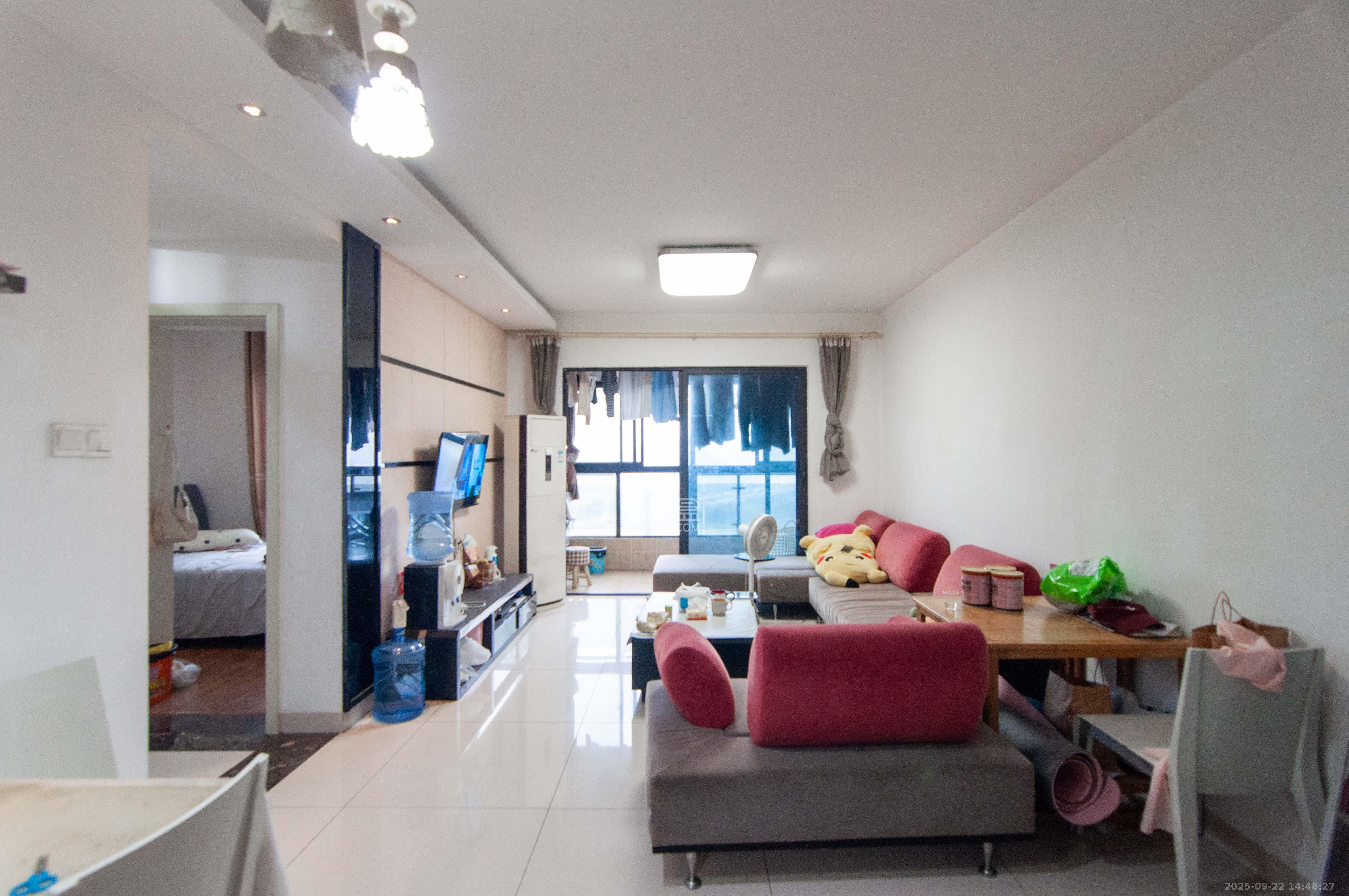 达美D6区  3室2厅2卫    87.0万 达美D6区  3室2厅2卫    87.0万客厅