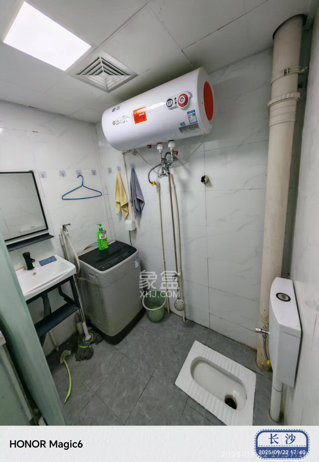 岳北社区  1室1厅1卫    1300.0元/月室内图