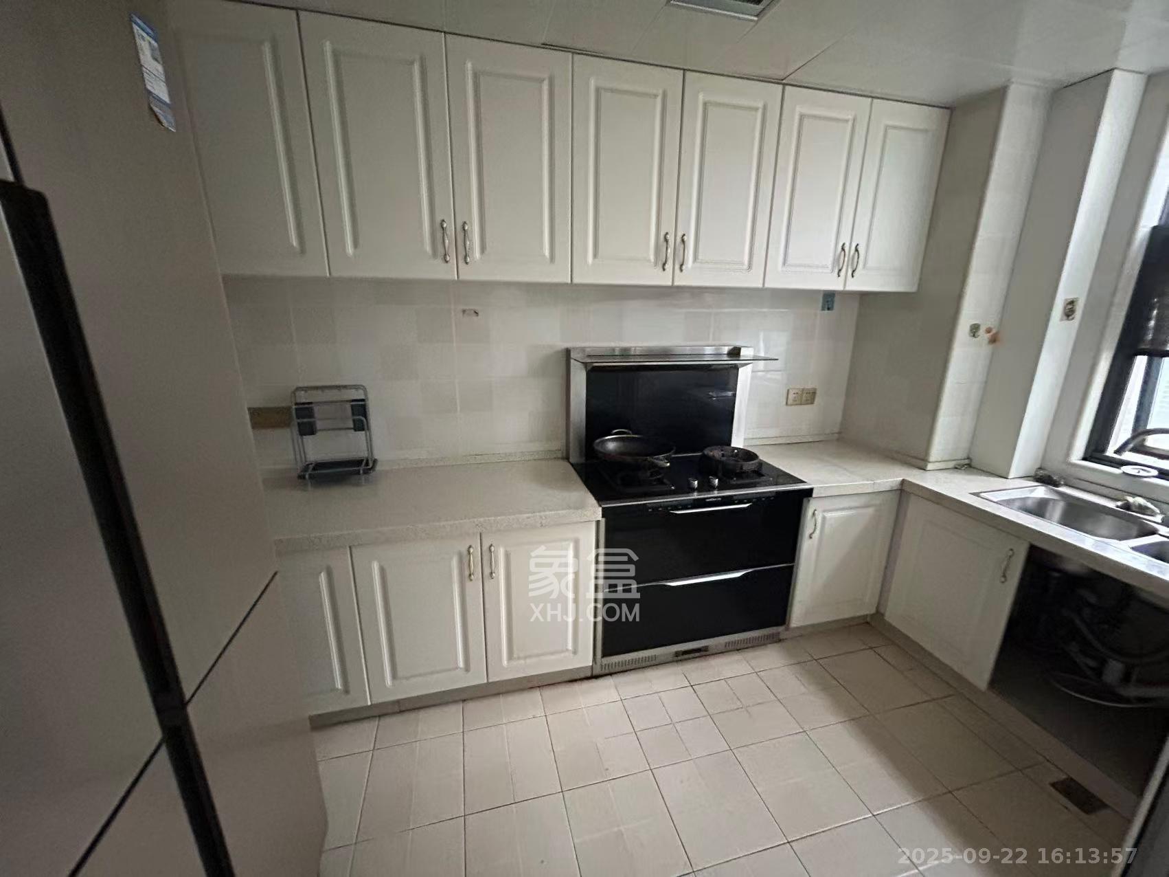 标志浪漫满屋(枫景公寓) 1室2厅1卫 2800.0元/月 标志浪漫满屋(枫景公寓) 1室2厅1卫 2800.0元/月室内图