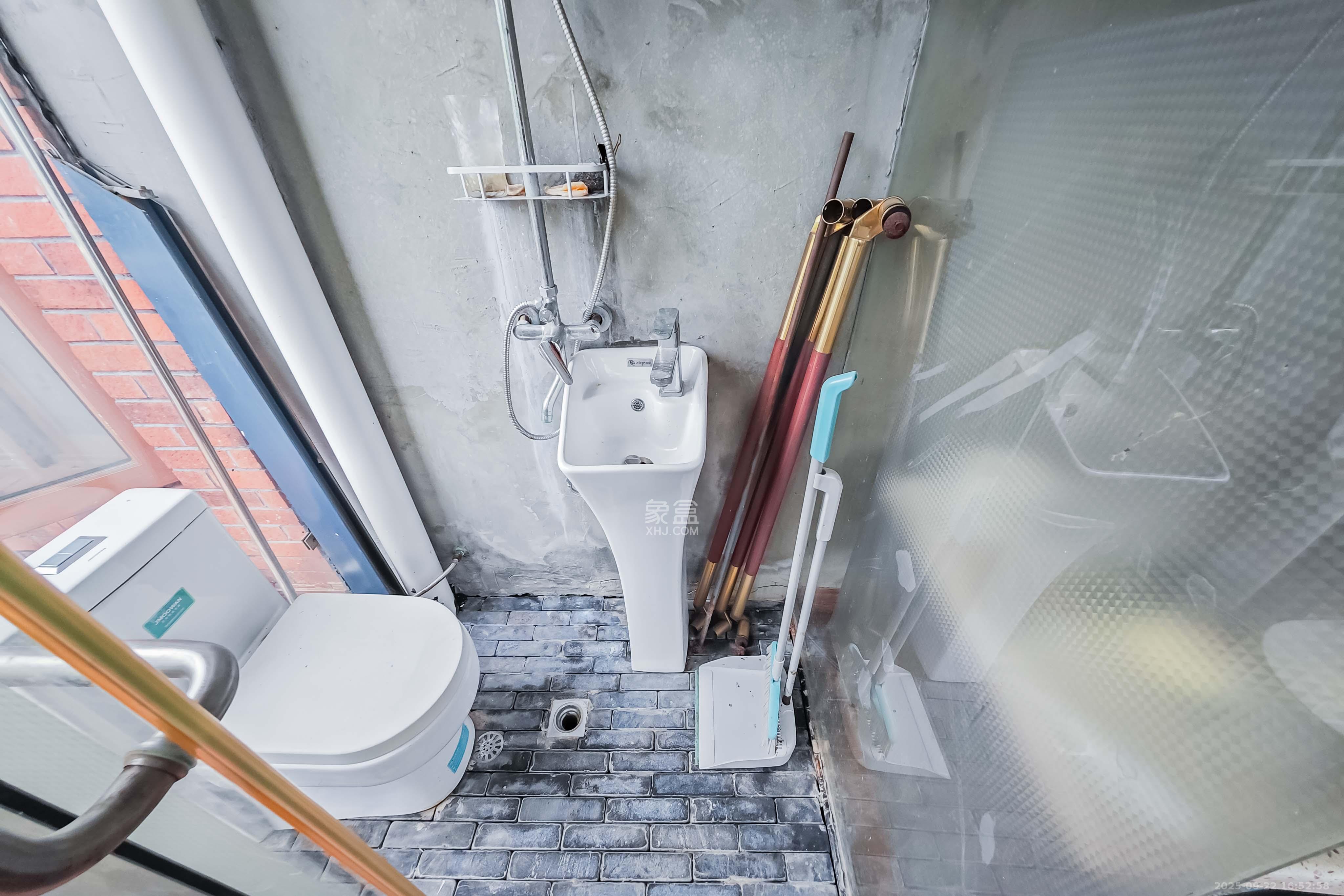 吉联小区(红墅湾) 6室2厅6卫 680.0万 吉联小区(红墅湾) 6室2厅6卫 680.0万卫生间