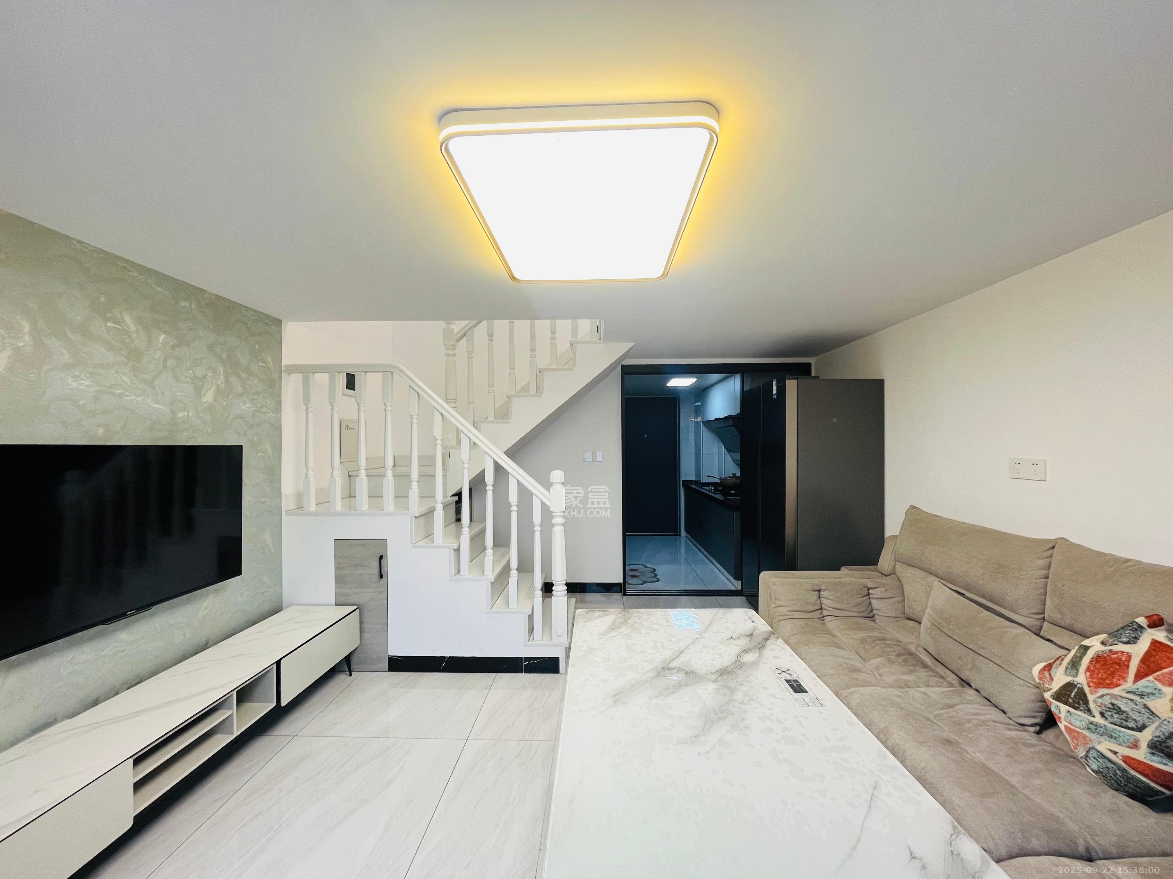 芙蓉万国城MOMA(卓越汇富苑) 2室1厅1卫 2100.0元/月 芙蓉万国城MOMA(卓越汇富苑) 2室1厅1卫 2100.0元/月室内图