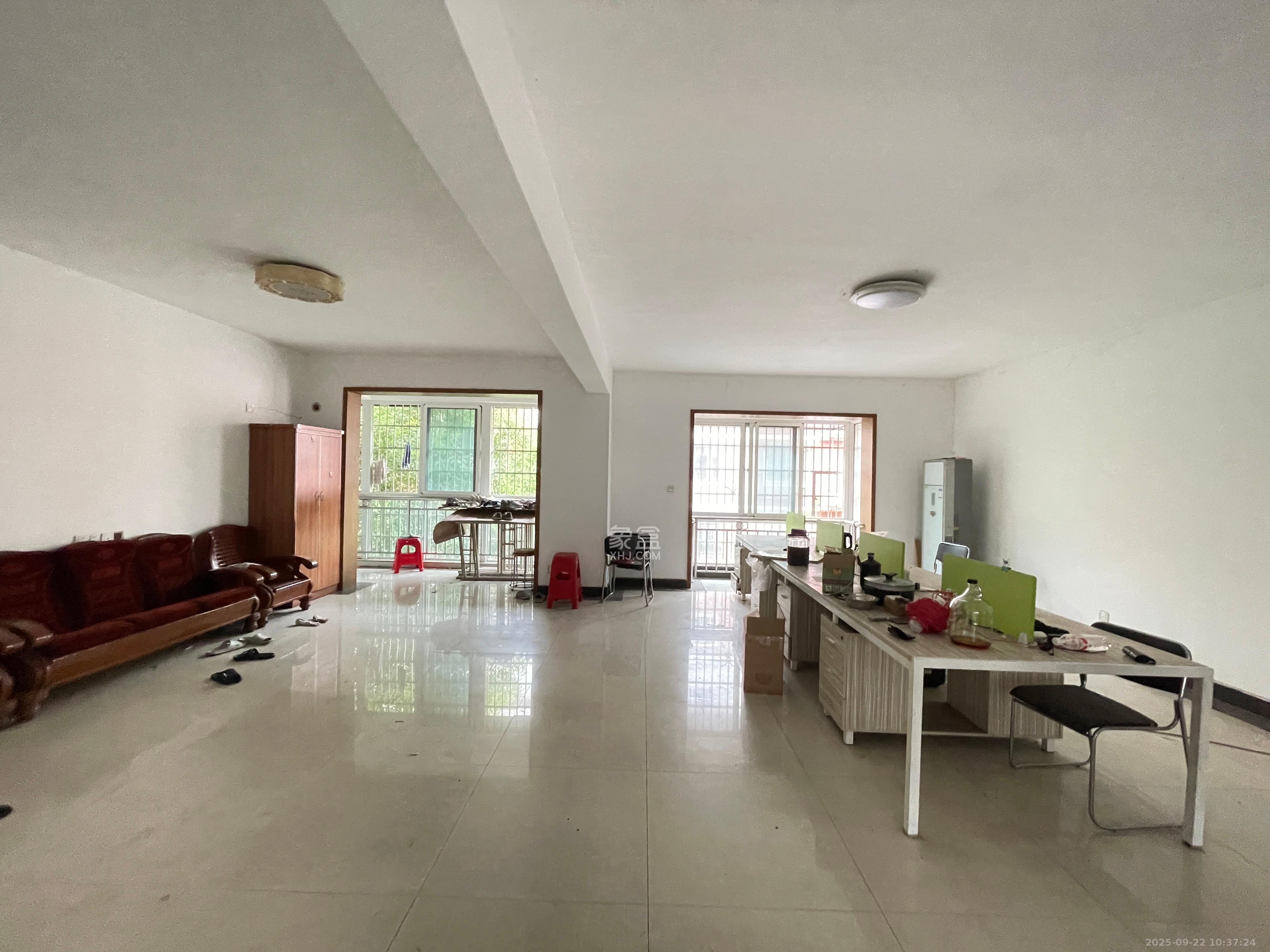 金鹰机电大市场 4室2厅2卫 2200.0元/月 金鹰机电大市场 4室2厅2卫 2200.0元/月室内图