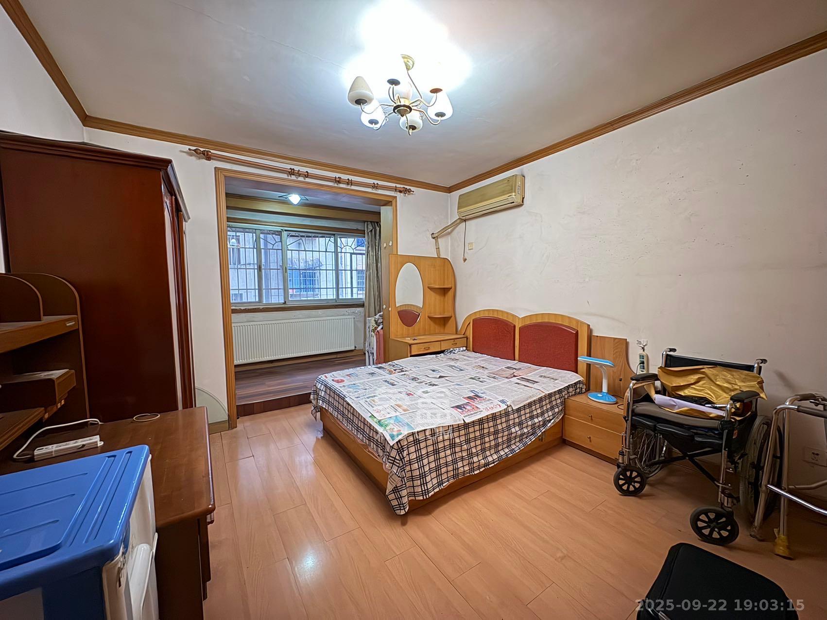 恒达花园  3室2厅2卫   2000.00元/月室内图