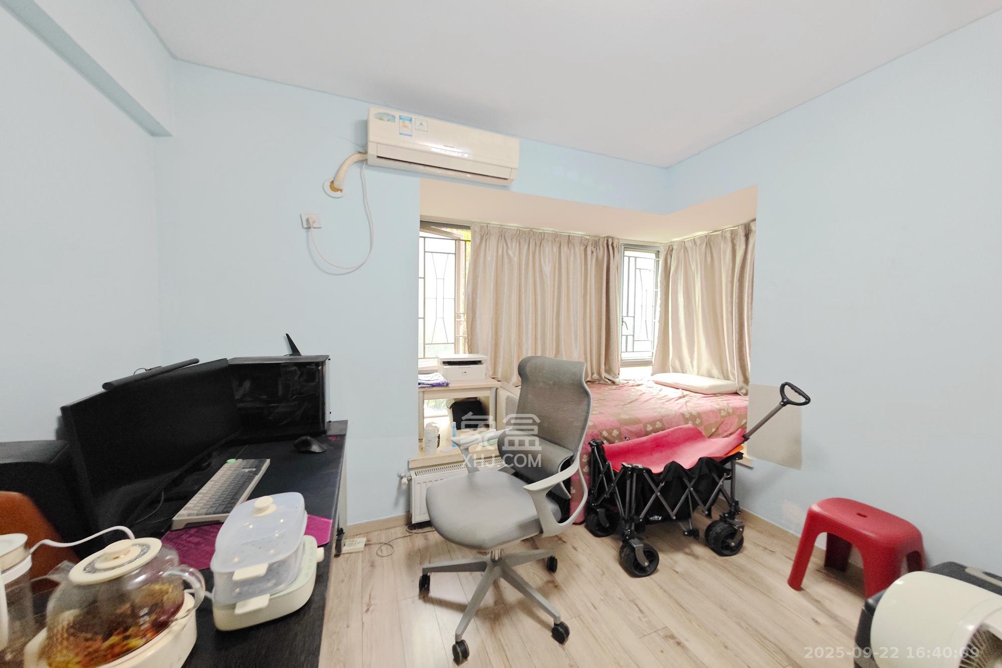 新城新世界一二三期 4室2厅2卫 135.0万 新城新世界一二三期 4室2厅2卫 135.0万卧室