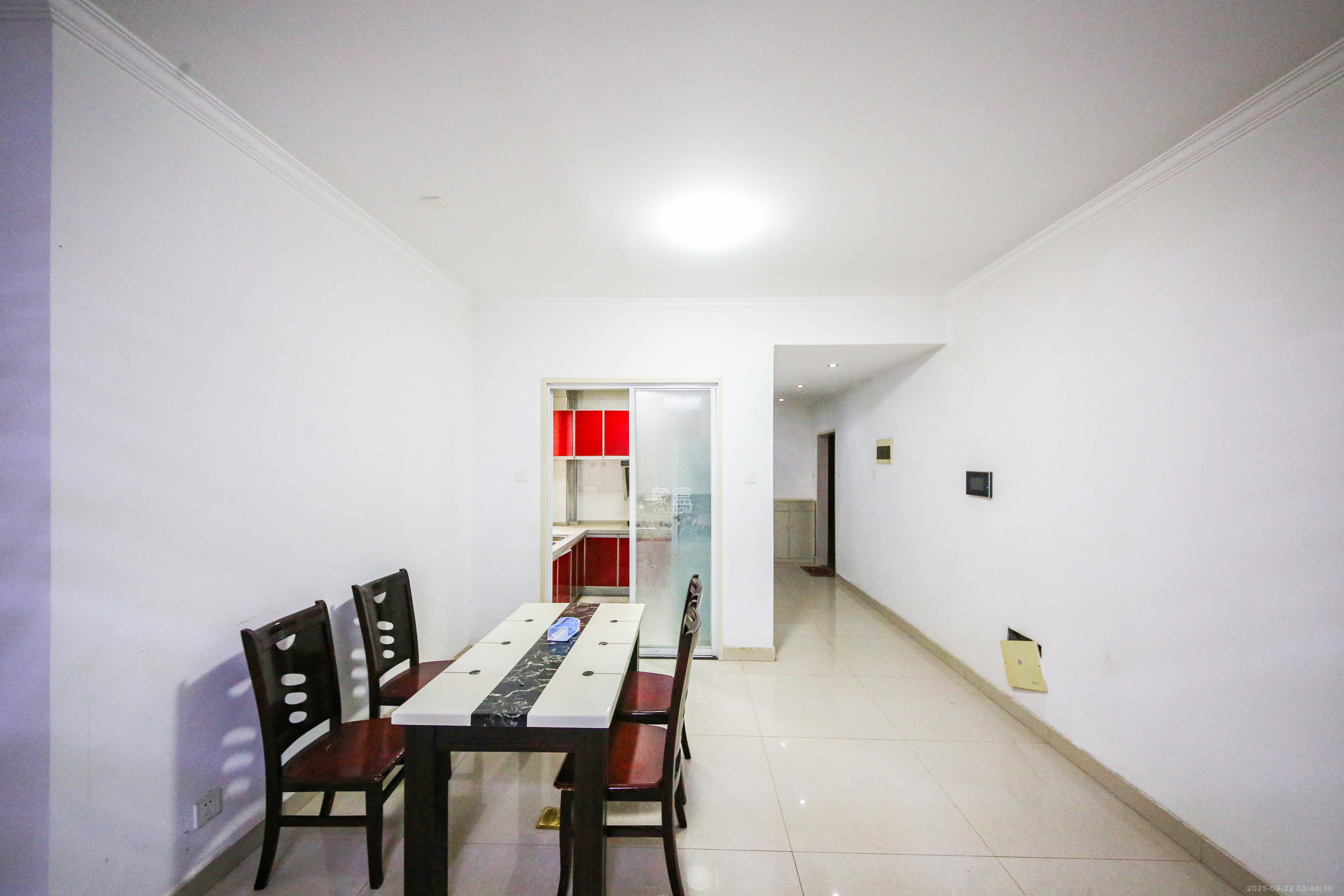 鑫远熙山 4室2厅2卫 125.0万 鑫远熙山 4室2厅2卫 125.0万客厅