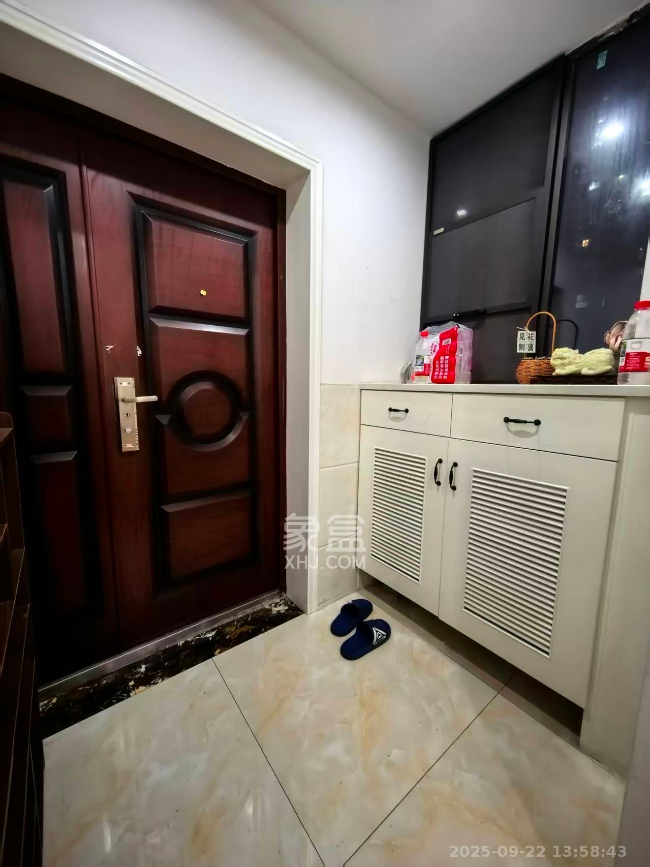 南山雍江汇(滨江国际新城) 4室2厅2卫 5000.0元/月 南山雍江汇(滨江国际新城) 4室2厅2卫 5000.0元/月室内图