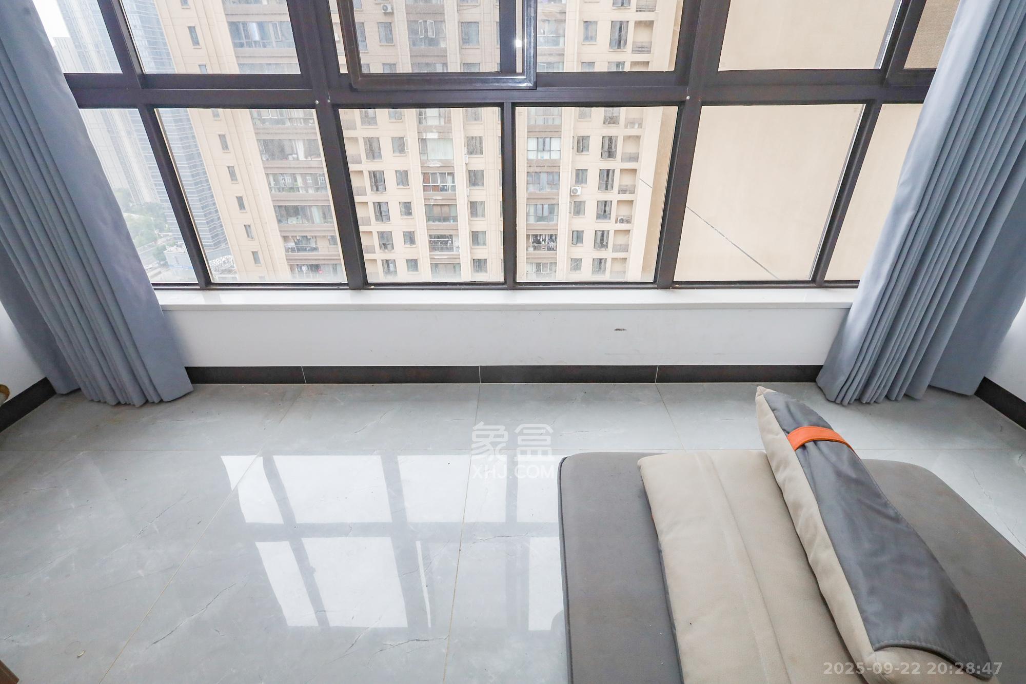 协信星澜汇 4室2厅2卫 172.0万 协信星澜汇 4室2厅2卫 172.0万阳台