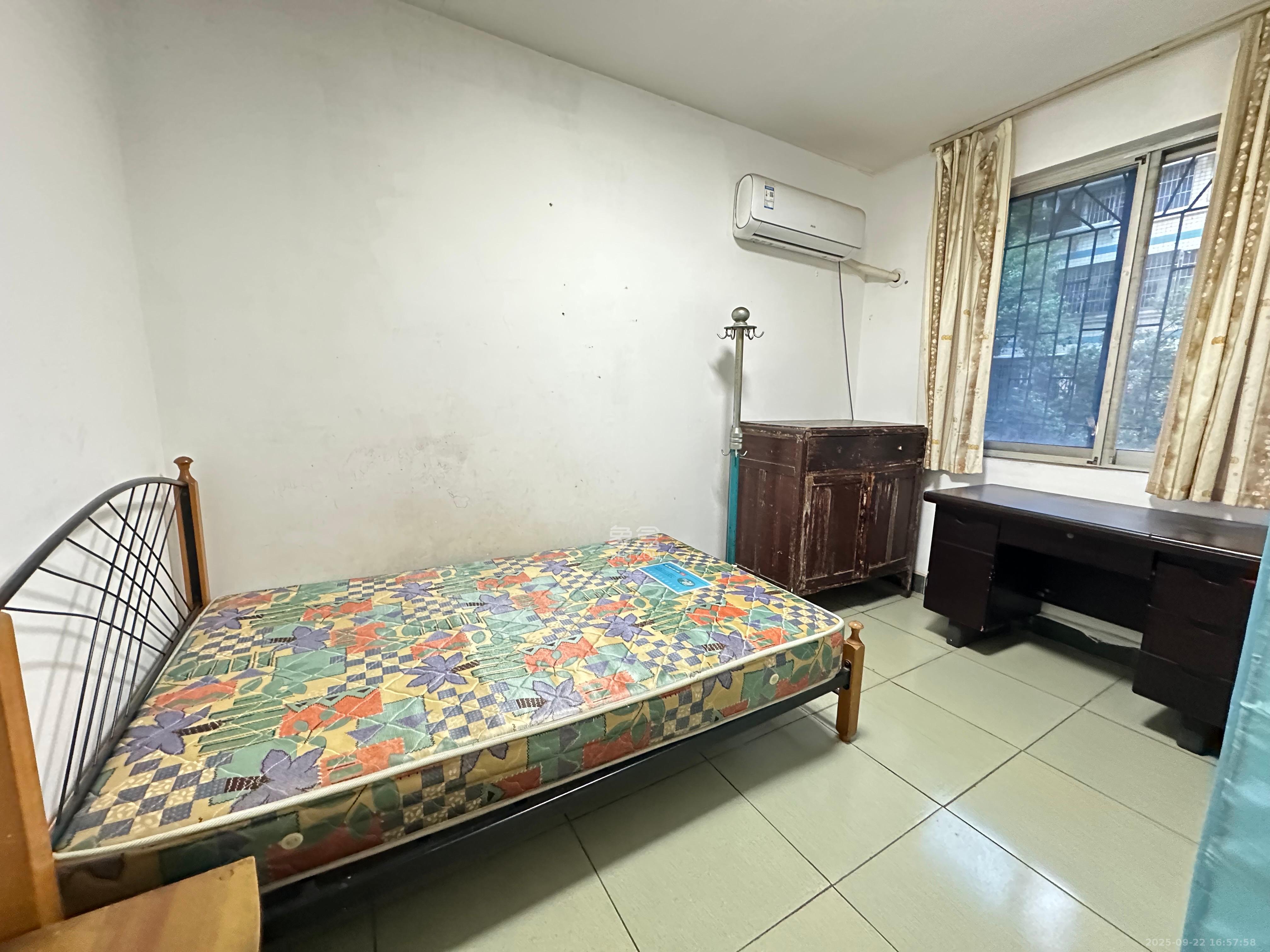 四方小区 1室0厅0卫 1400.0元/月 四方小区 1室0厅0卫 1400.0元/月室内图