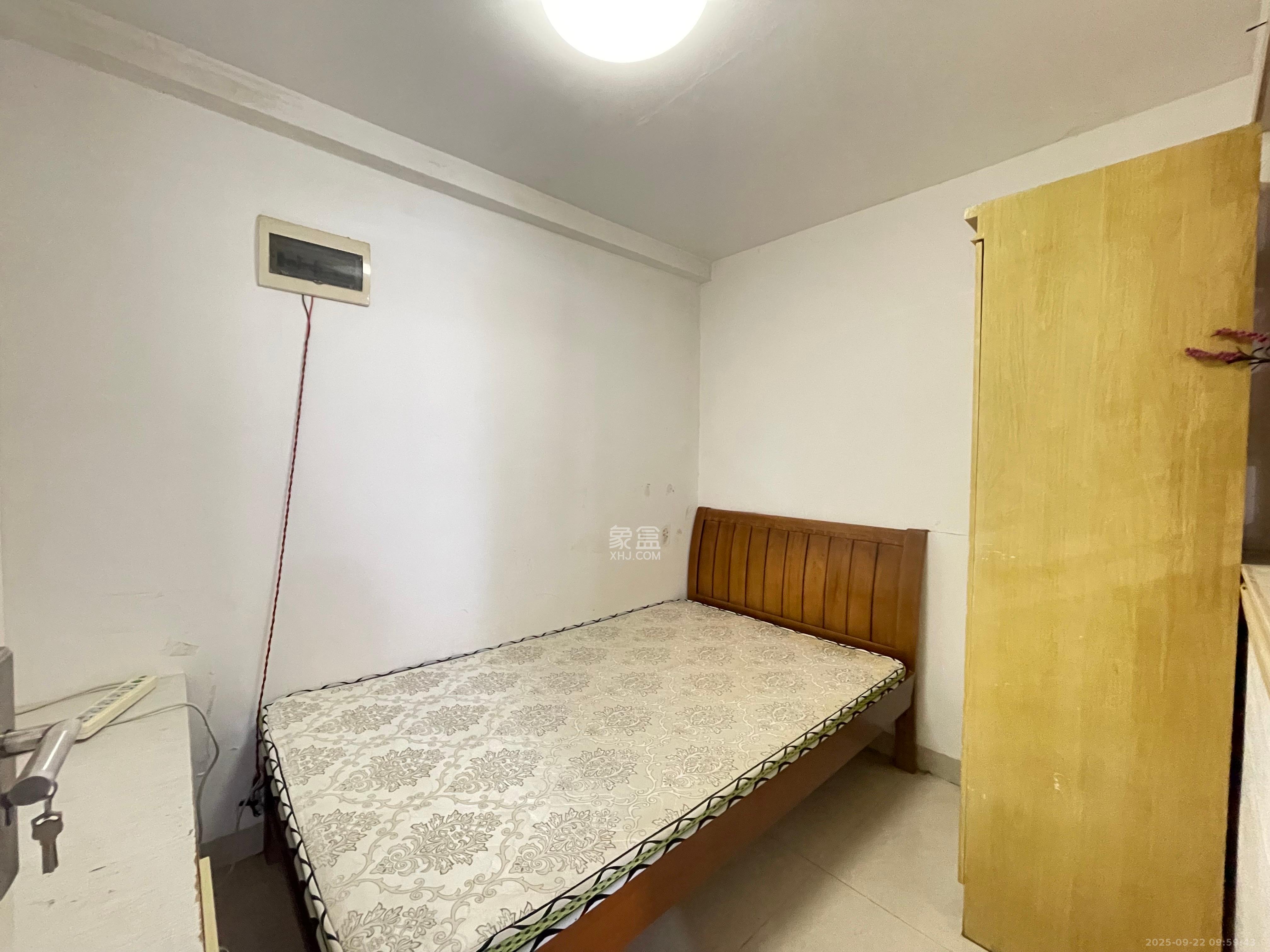 观湖公寓  2室2厅1卫    1800.0元/月室内图