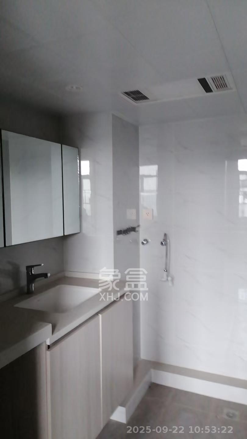 中南国际眼镜城(中伟商业中心) 4室1厅2卫 1900.0元/月 中南国际眼镜城(中伟商业中心) 4室1厅2卫 1900.0元/月室内图