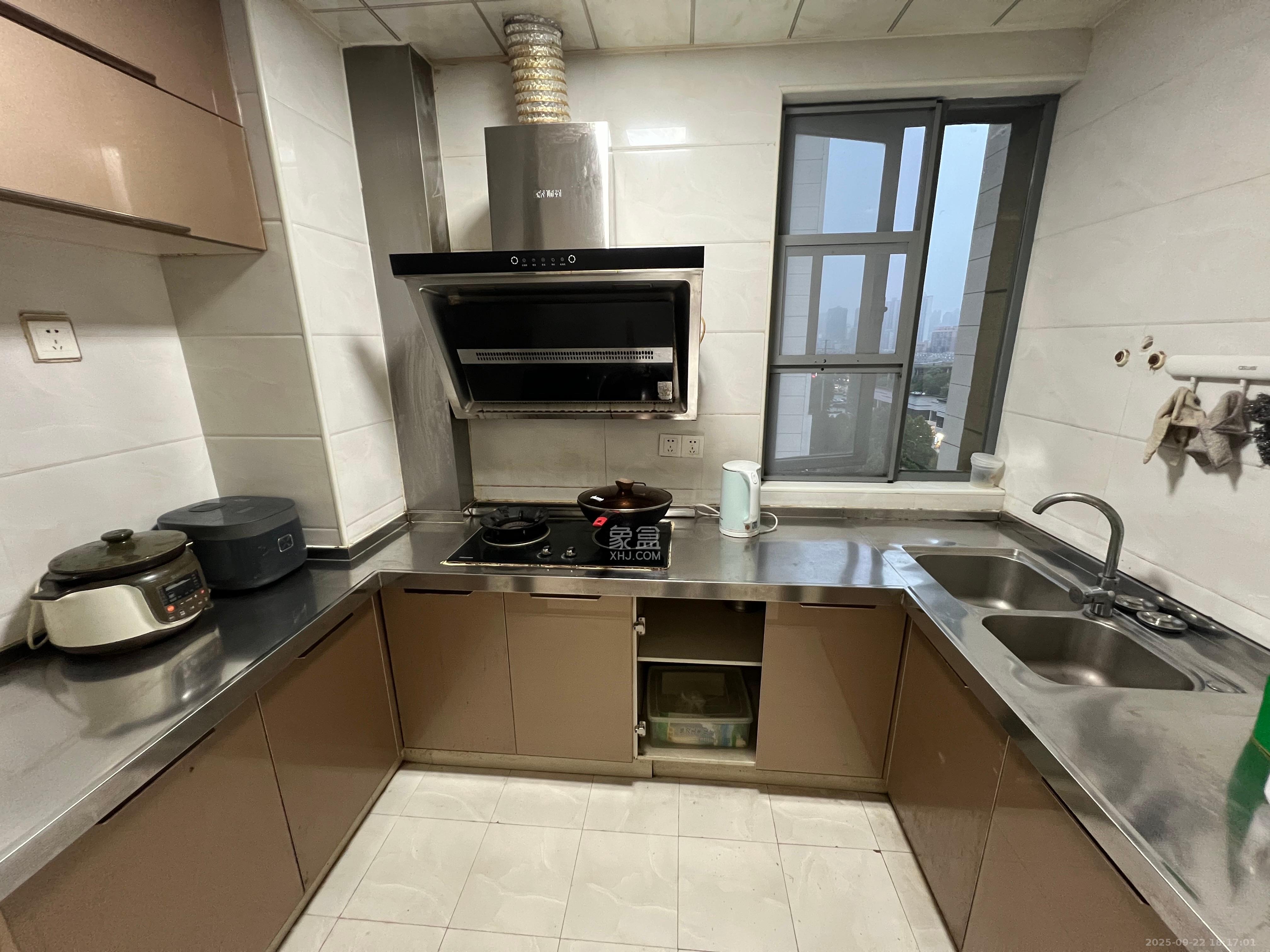 嘉宇盛世华章 3室2厅1卫 2300.0元/月 嘉宇盛世华章 3室2厅1卫 2300.0元/月室内图