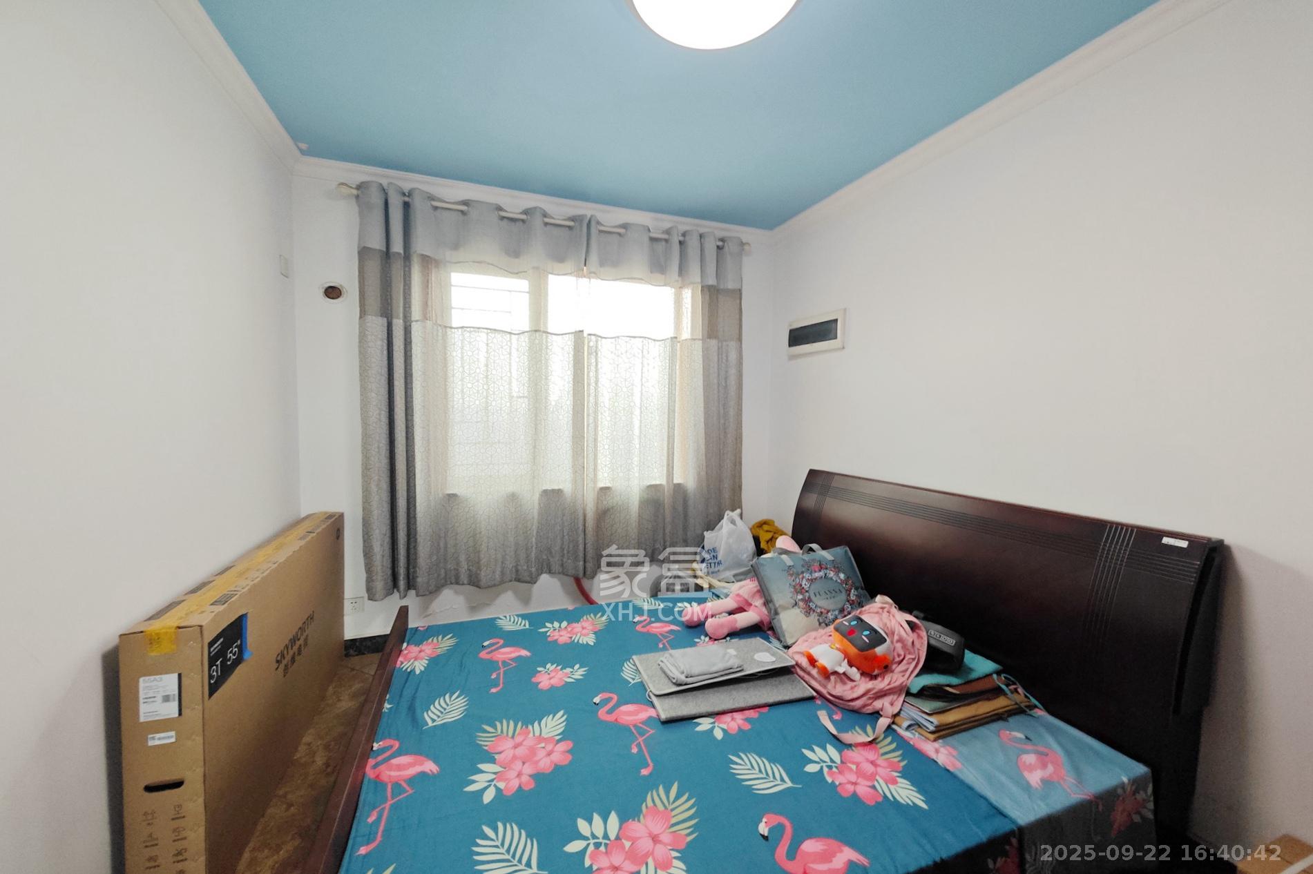 新城新世界一二三期  4室2厅2卫    150.0万卧室