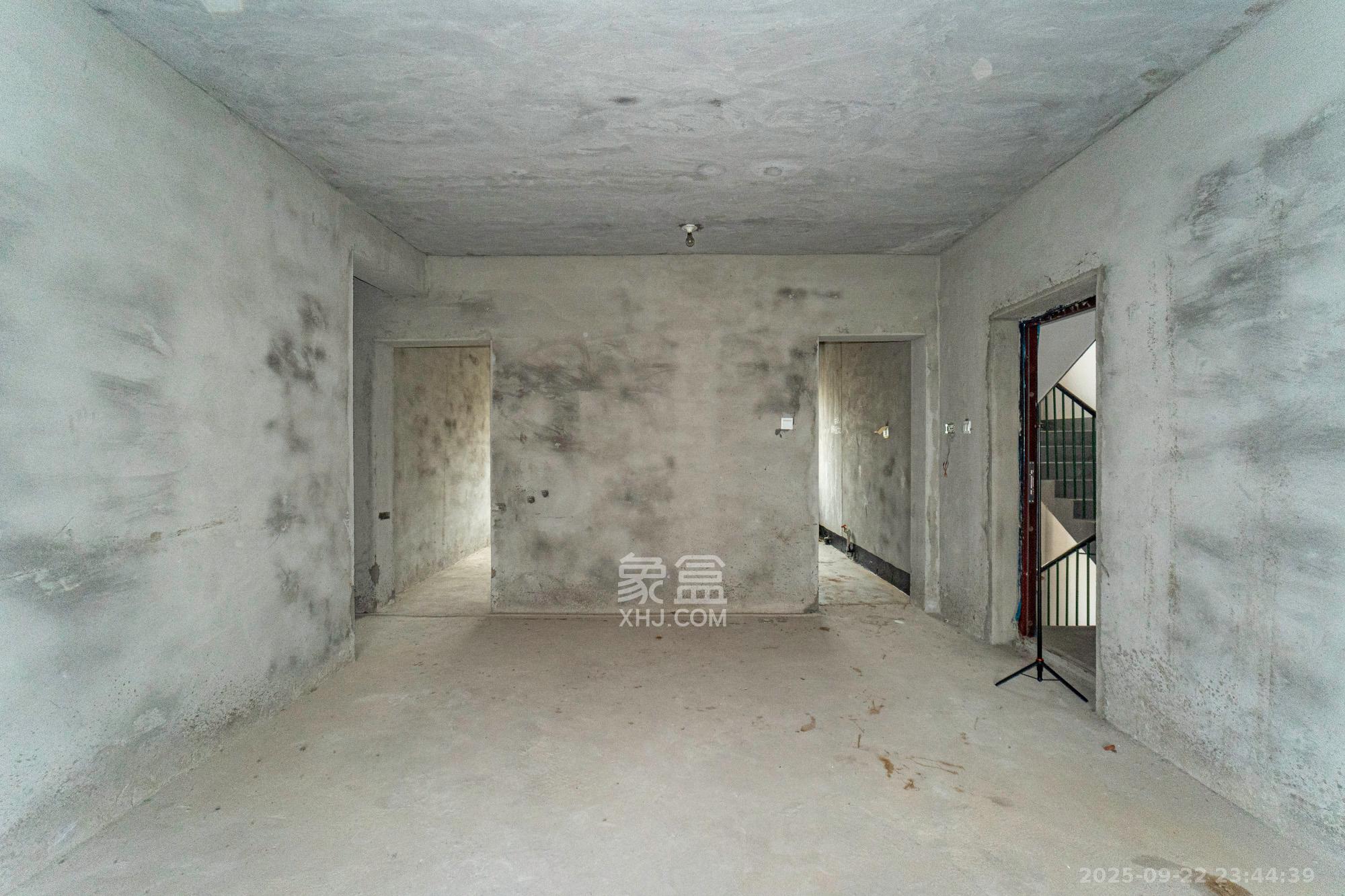 恒广国际物流园 3室2厅2卫 32.5万 恒广国际物流园 3室2厅2卫 32.5万客厅