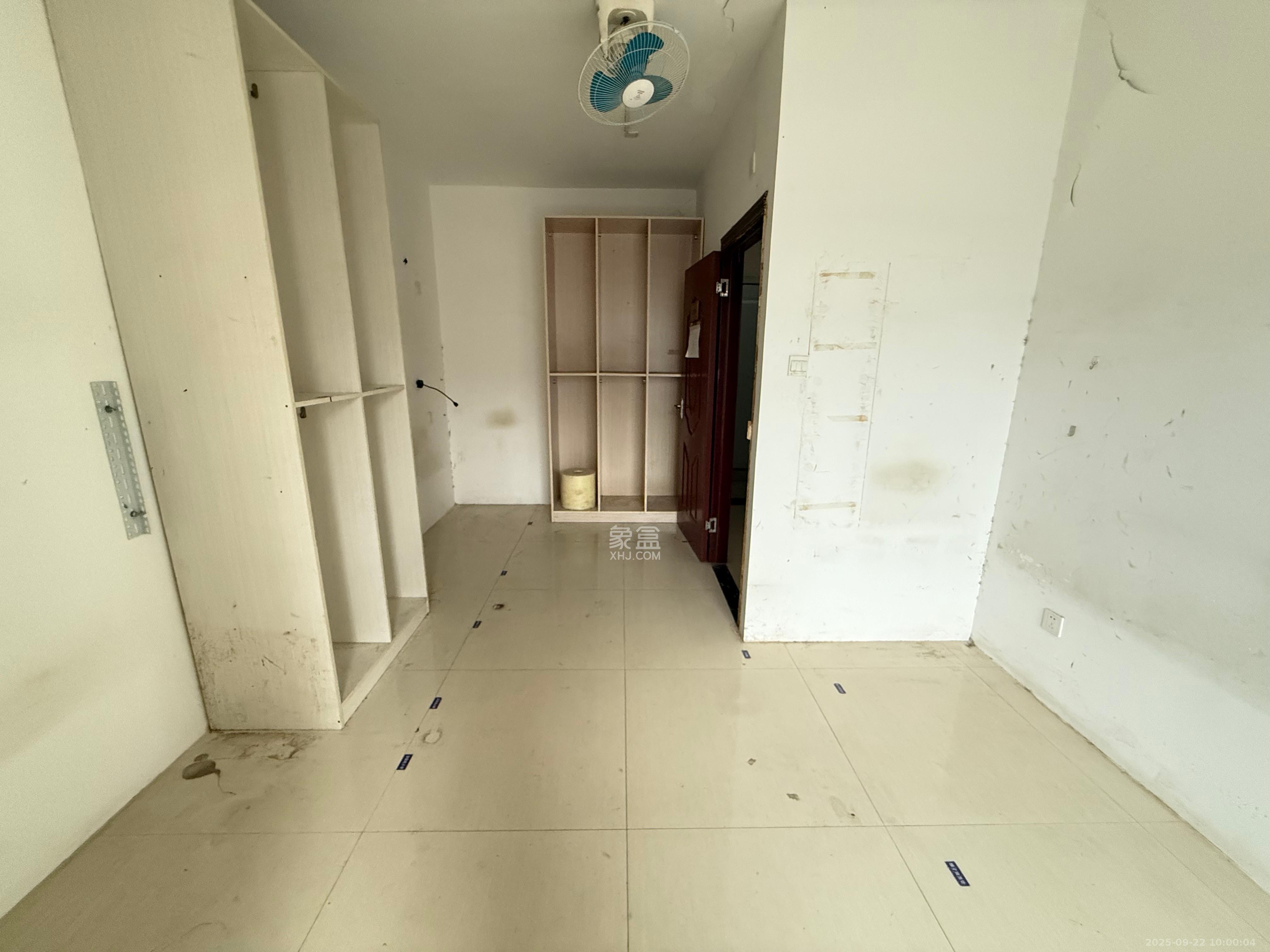 湖湾世景 4室2厅1卫 1500.0元/月 湖湾世景 4室2厅1卫 1500.0元/月室内图