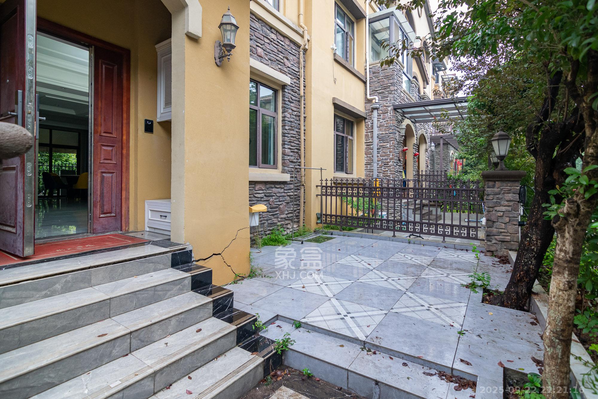 金地三千府(金地湖山樾、金地自在城)  4室2厅2卫    350.0万 金地三千府(金地湖山樾、金地自在城)  4室2厅2卫    350.0万其他