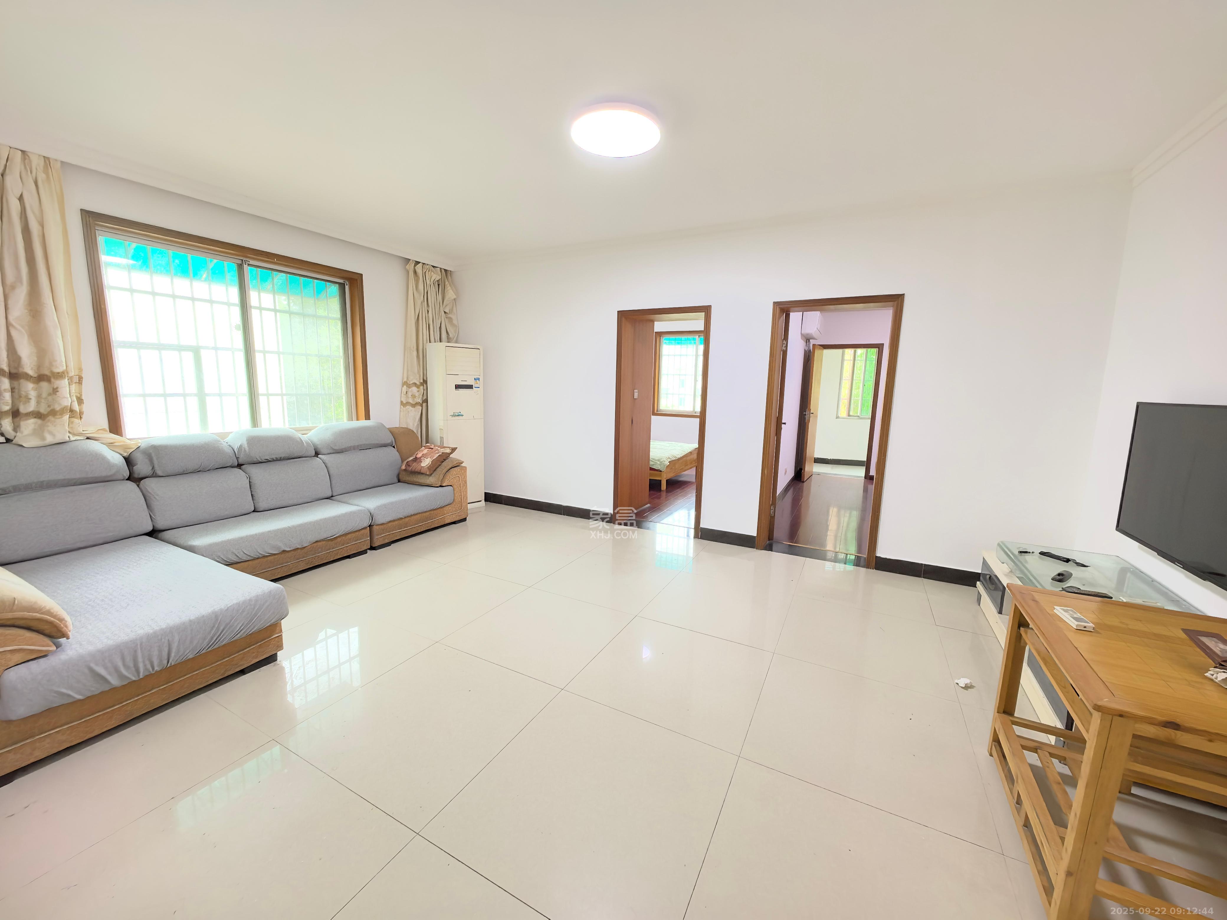 中南汽车世界 3室2厅1卫 1300.0元/月 中南汽车世界 3室2厅1卫 1300.0元/月室内图