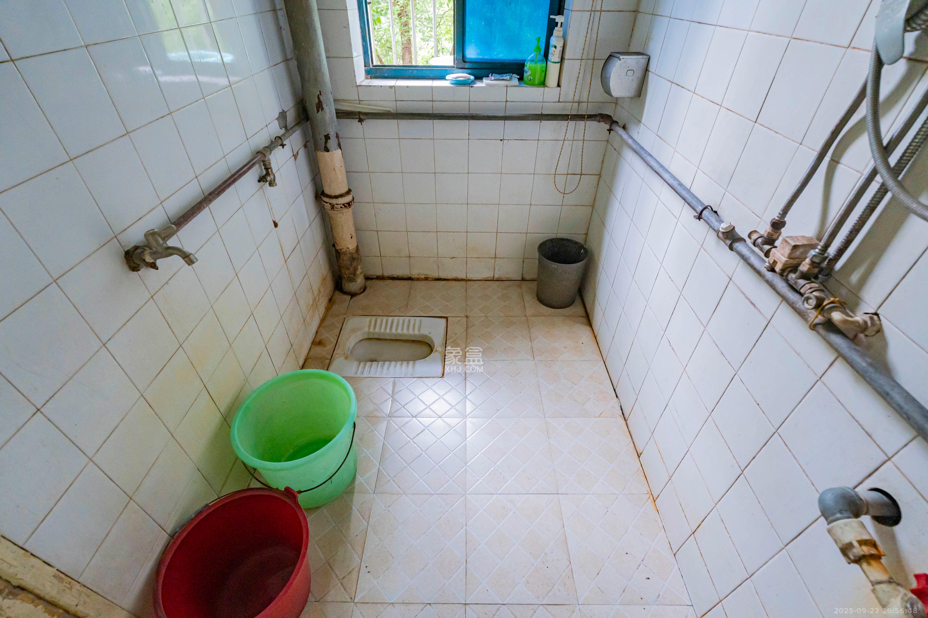 四方坪教师村  3室2厅1卫    52.0万卫生间