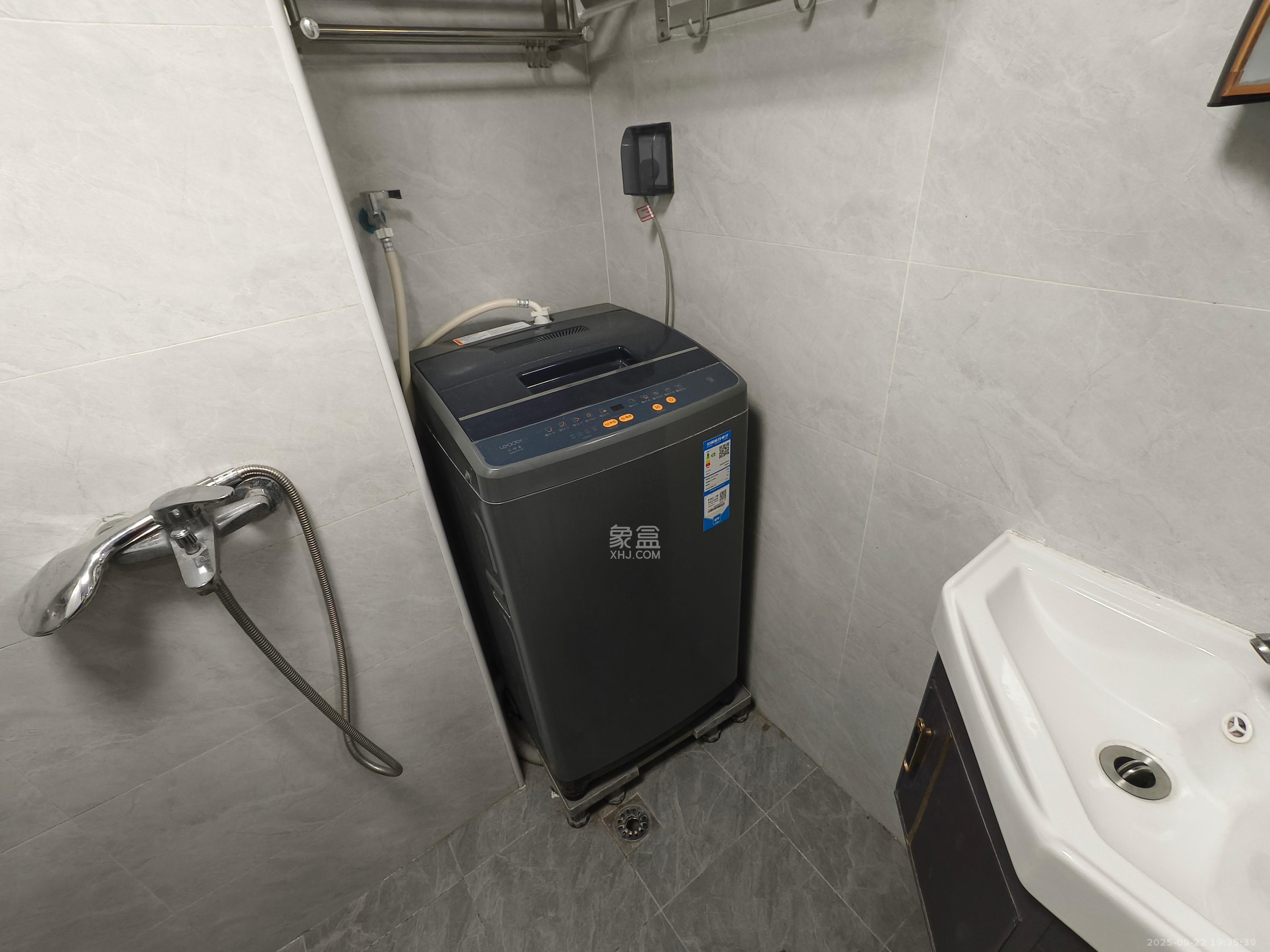 福晟翡翠湾 1室1厅1卫 1700.0元/月 福晟翡翠湾 1室1厅1卫 1700.0元/月室内图