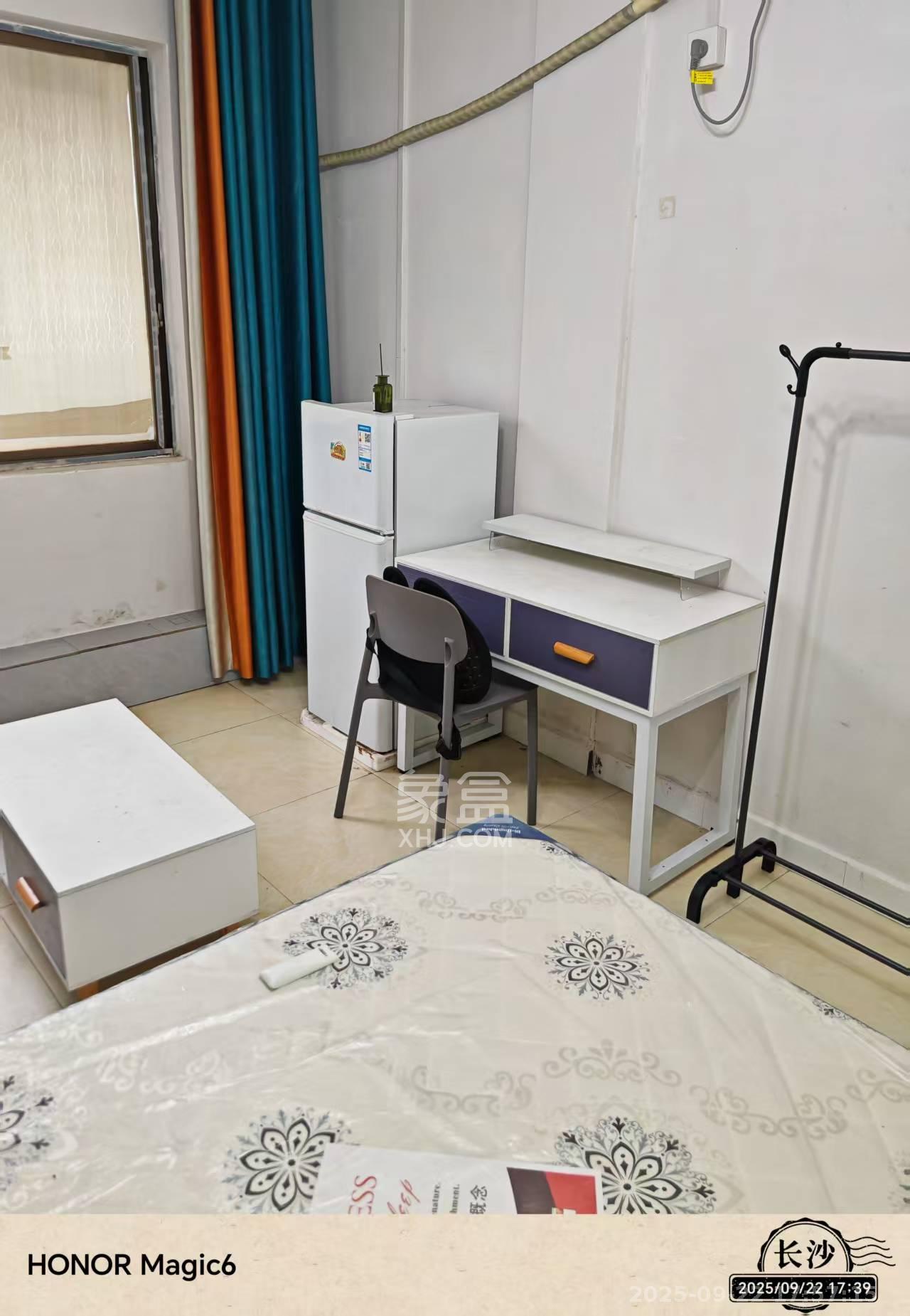 岳北社区  1室1厅1卫    1300.0元/月室内图