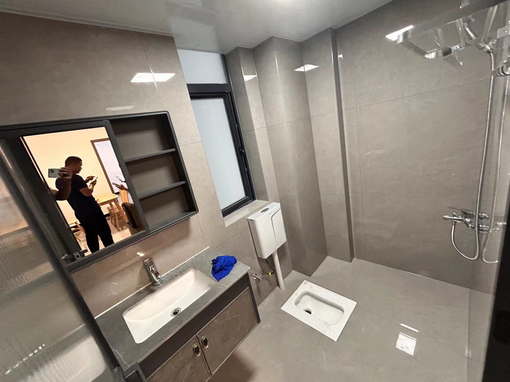 南门口安置小区二期 2室1厅1卫 2000.0元/月 南门口安置小区二期 2室1厅1卫 2000.0元/月室内图