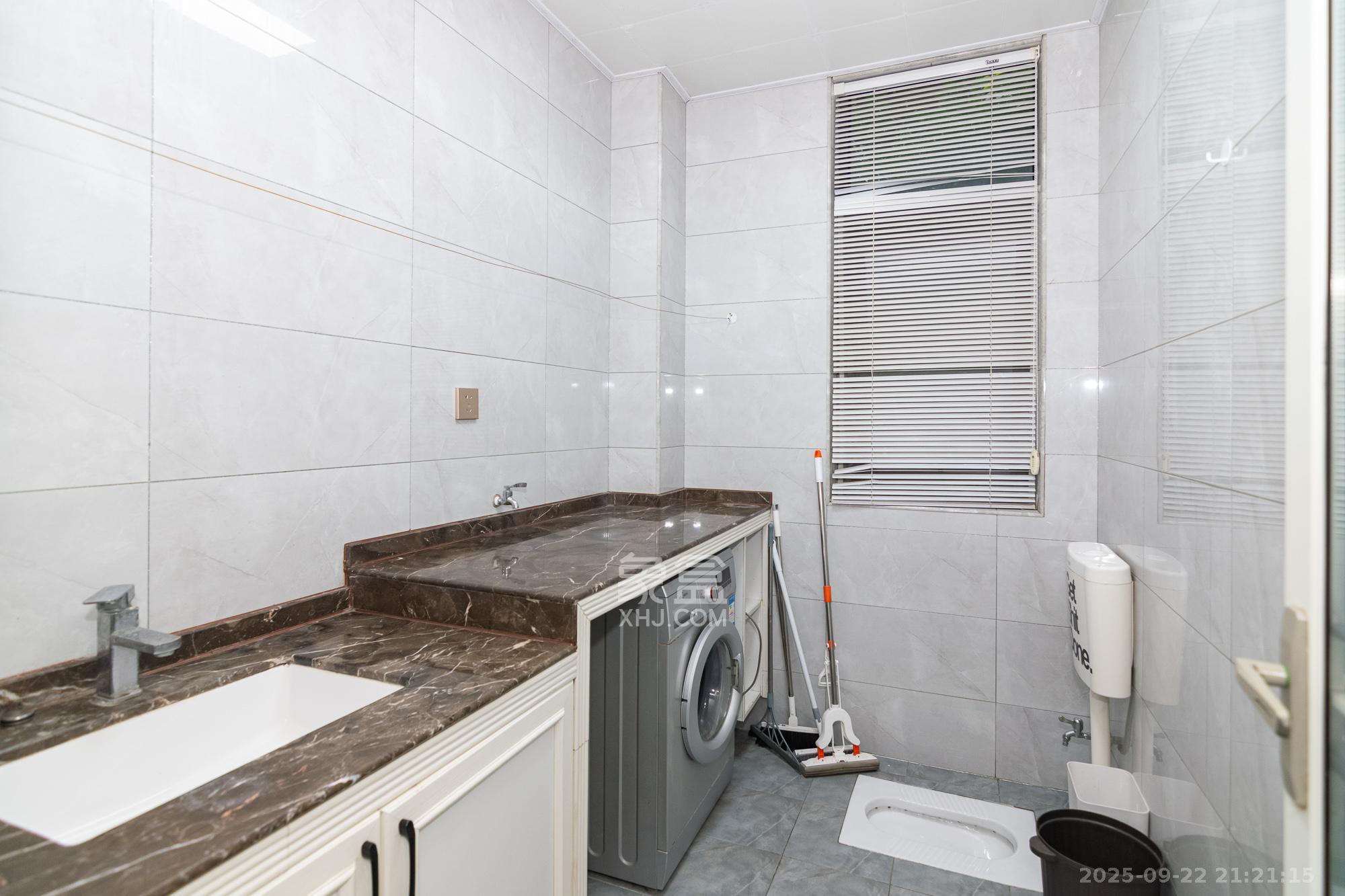 金地三千府(金地湖山樾、金地自在城)  4室2厅2卫    350.0万 金地三千府(金地湖山樾、金地自在城)  4室2厅2卫    350.0万卫生间