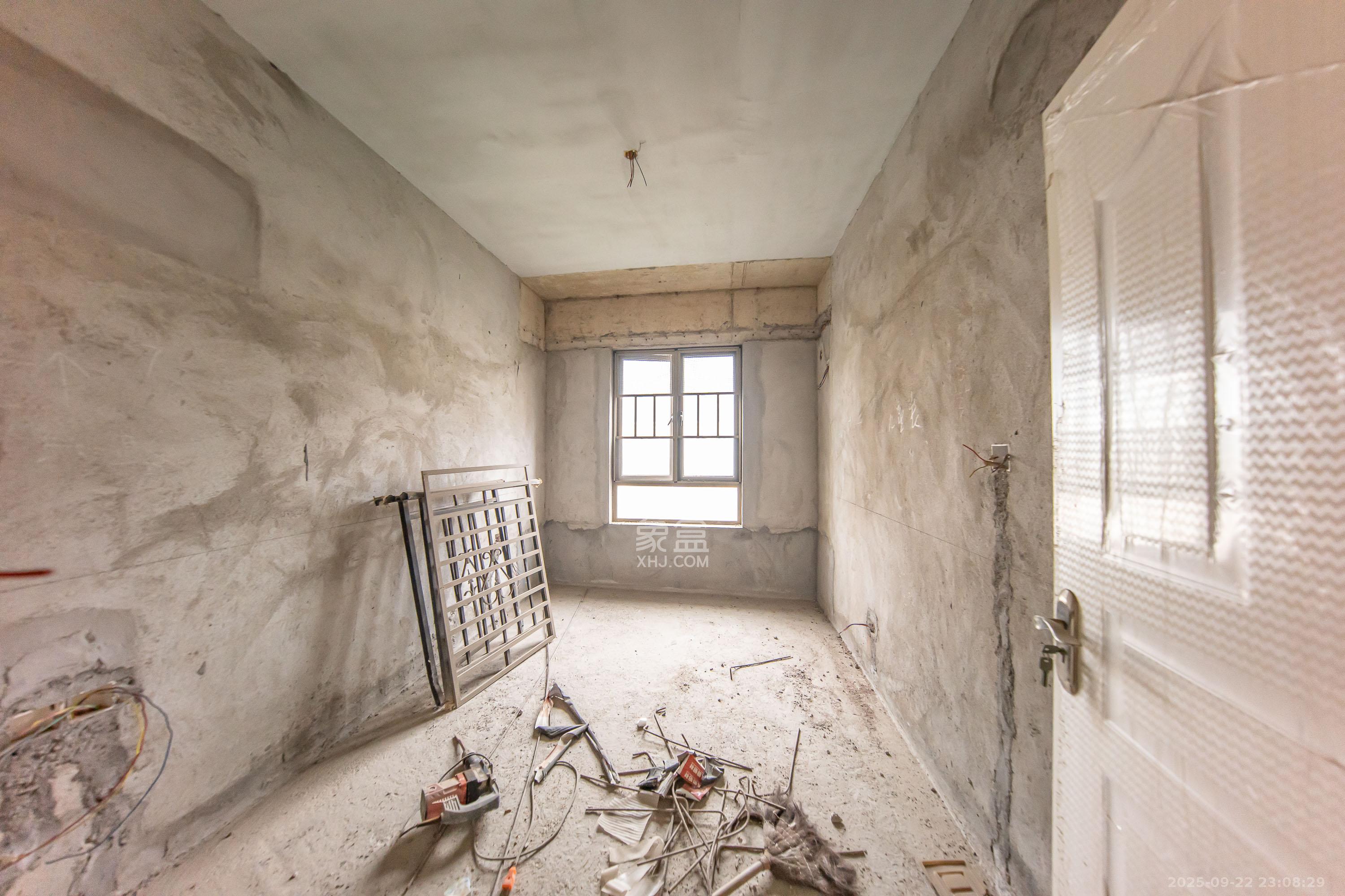 米兰春天  4室2厅2卫    69.8万卧室