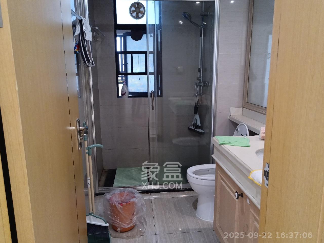 中海国际三期 3室2厅2卫 2800.0元/月 中海国际三期 3室2厅2卫 2800.0元/月室内图