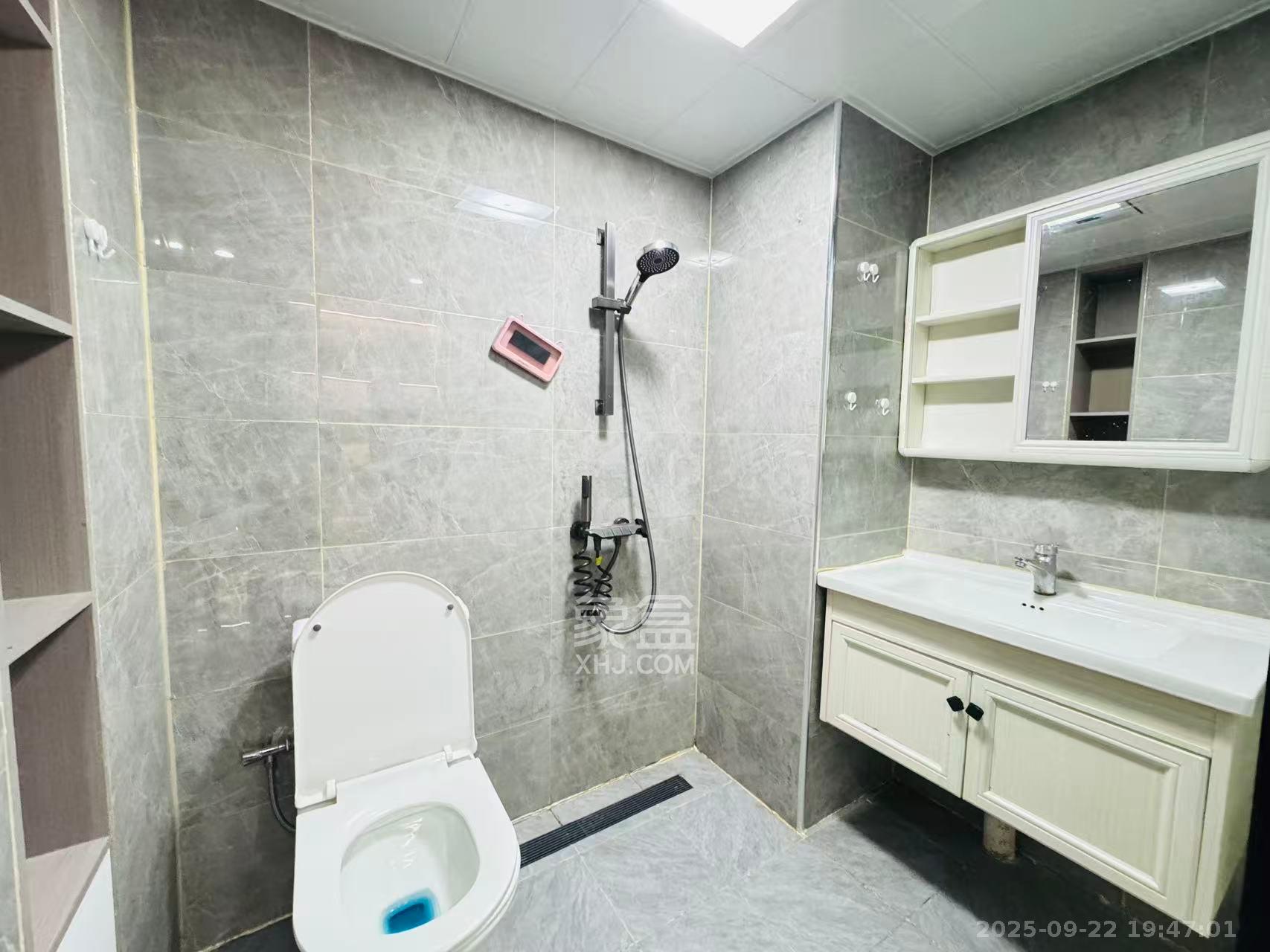 力高凤凰新天  2室1厅1卫    2000.0元/月 力高凤凰新天  2室1厅1卫    2000.0元/月室内图