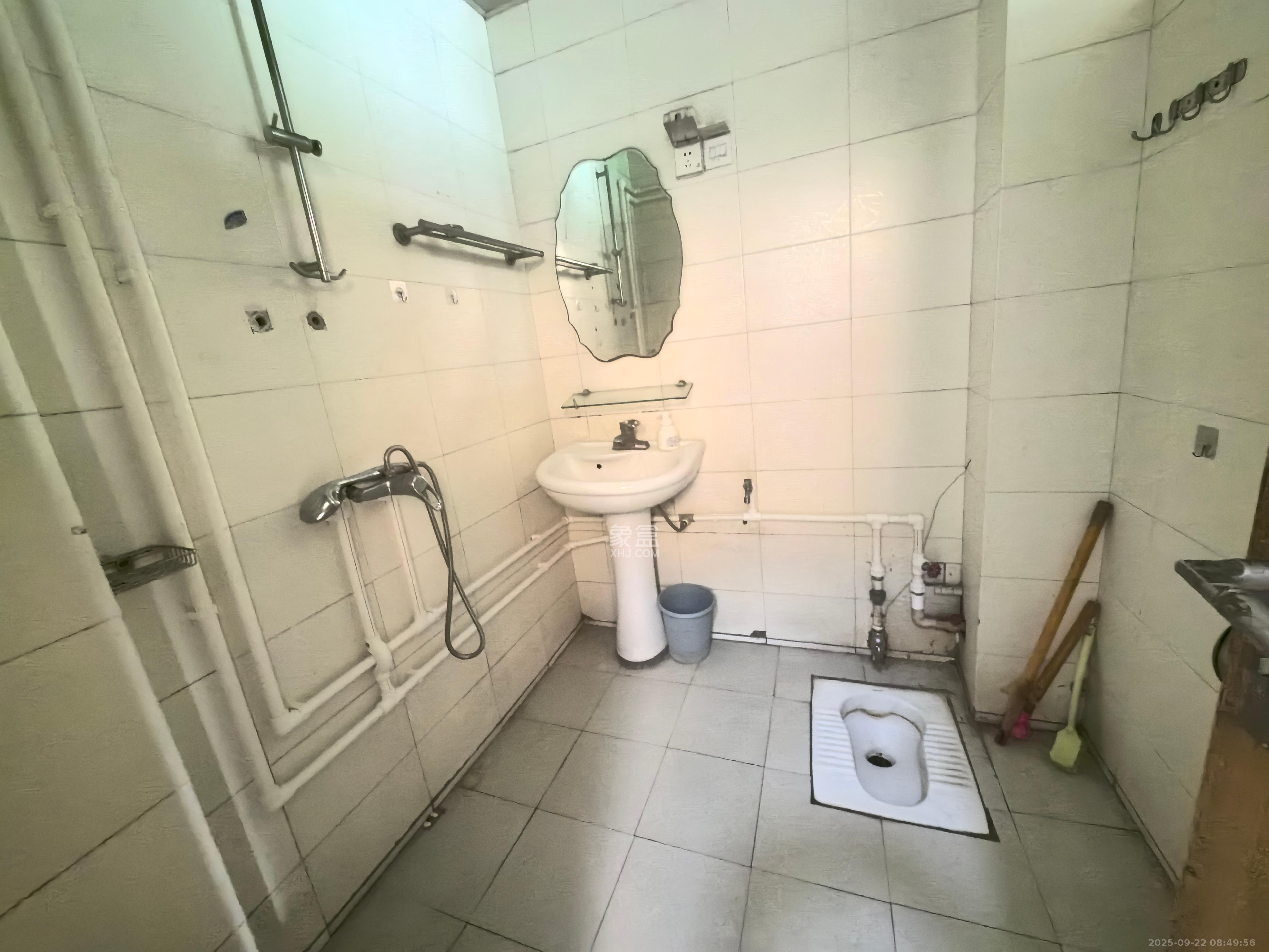 中南汽车世界  1室0厅0卫    1000.0元/月室内图