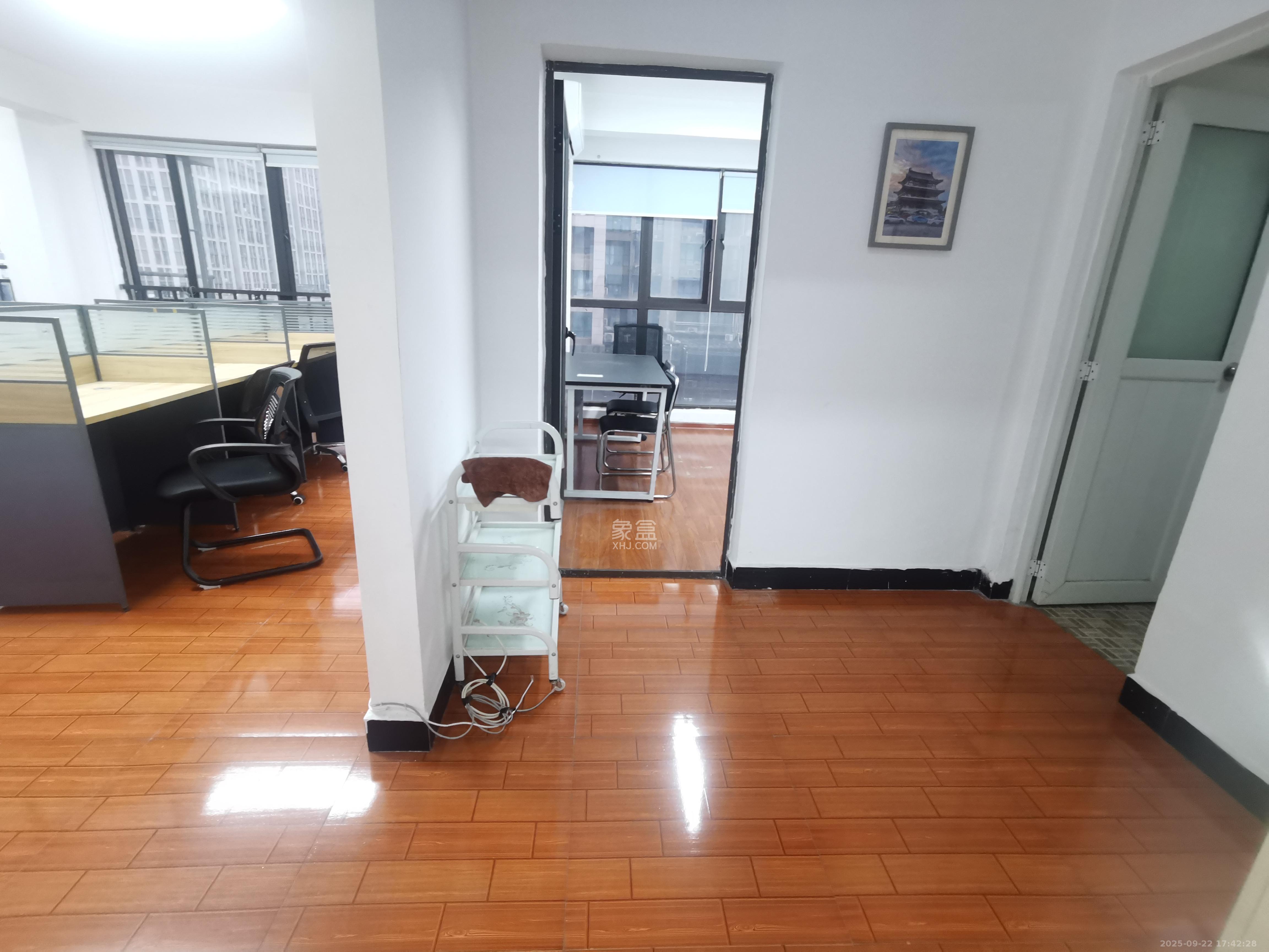 湘腾城市广场 3室2厅1卫 3500.0元/月 湘腾城市广场 3室2厅1卫 3500.0元/月室内图