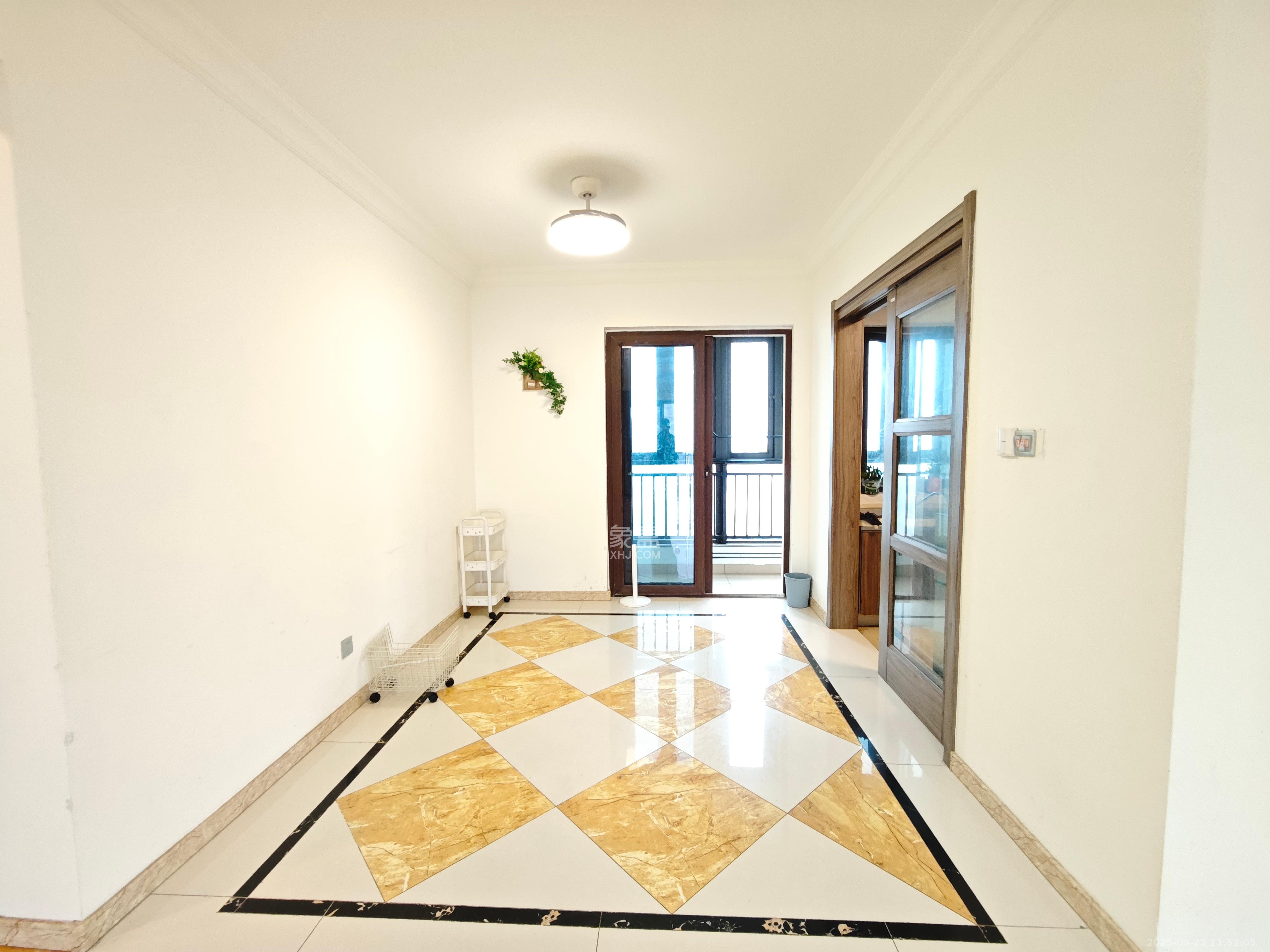 碧桂园高尔夫花园 4室2厅2卫 2400.0元/月 碧桂园高尔夫花园 4室2厅2卫 2400.0元/月室内图