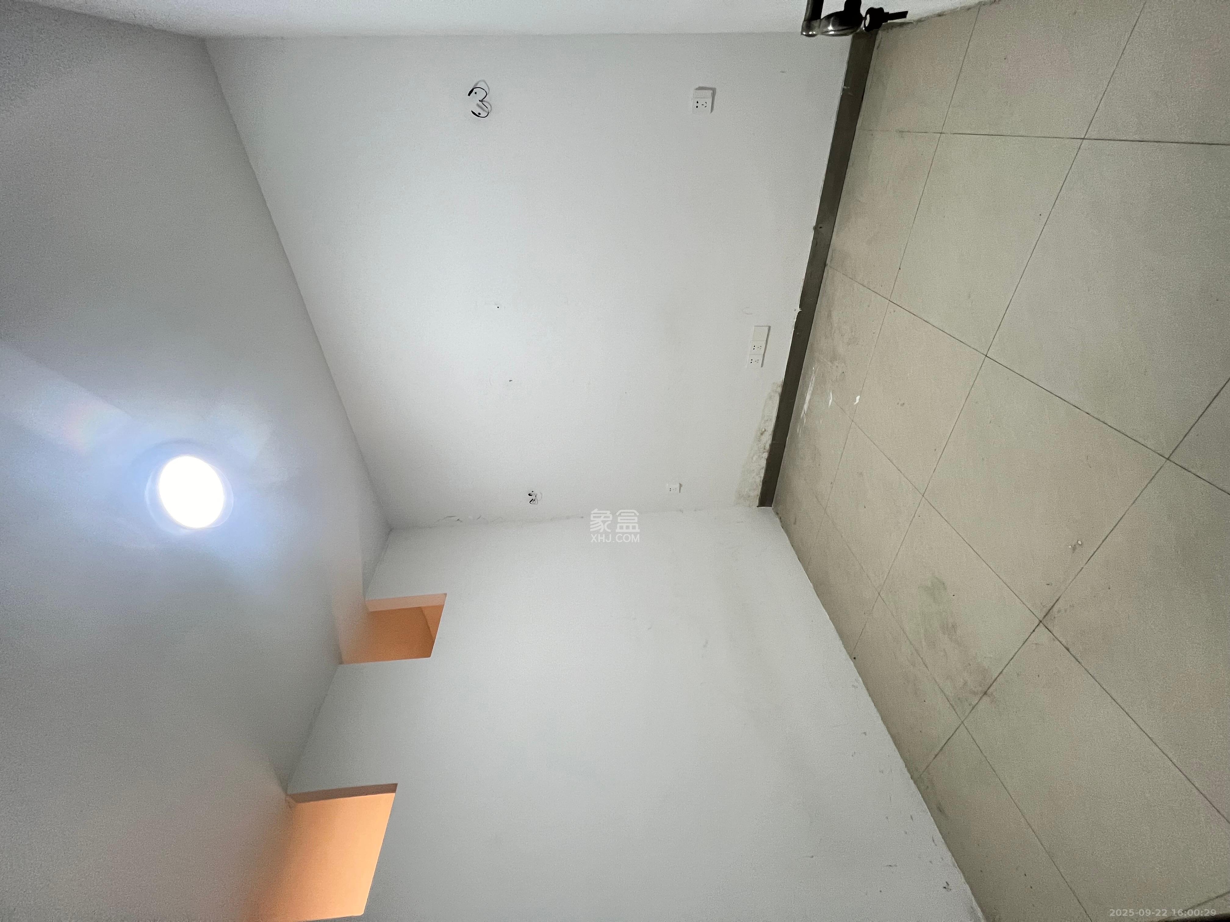 五一大道202(中环壹世界) 4室1厅1卫 3400.0元/月 五一大道202(中环壹世界) 4室1厅1卫 3400.0元/月室内图