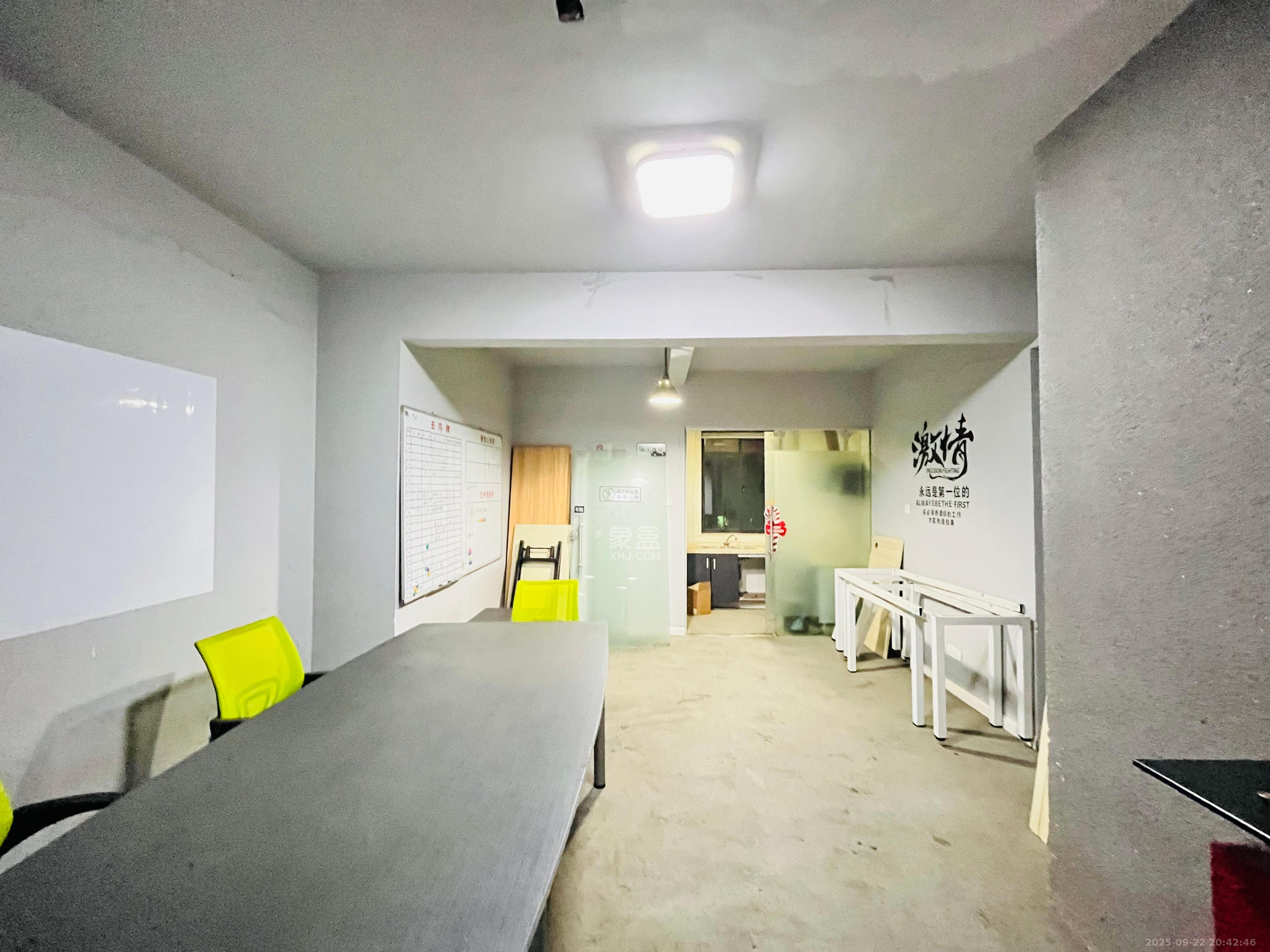 长大彩虹都  4室2厅2卫    2700.0元/月室内图