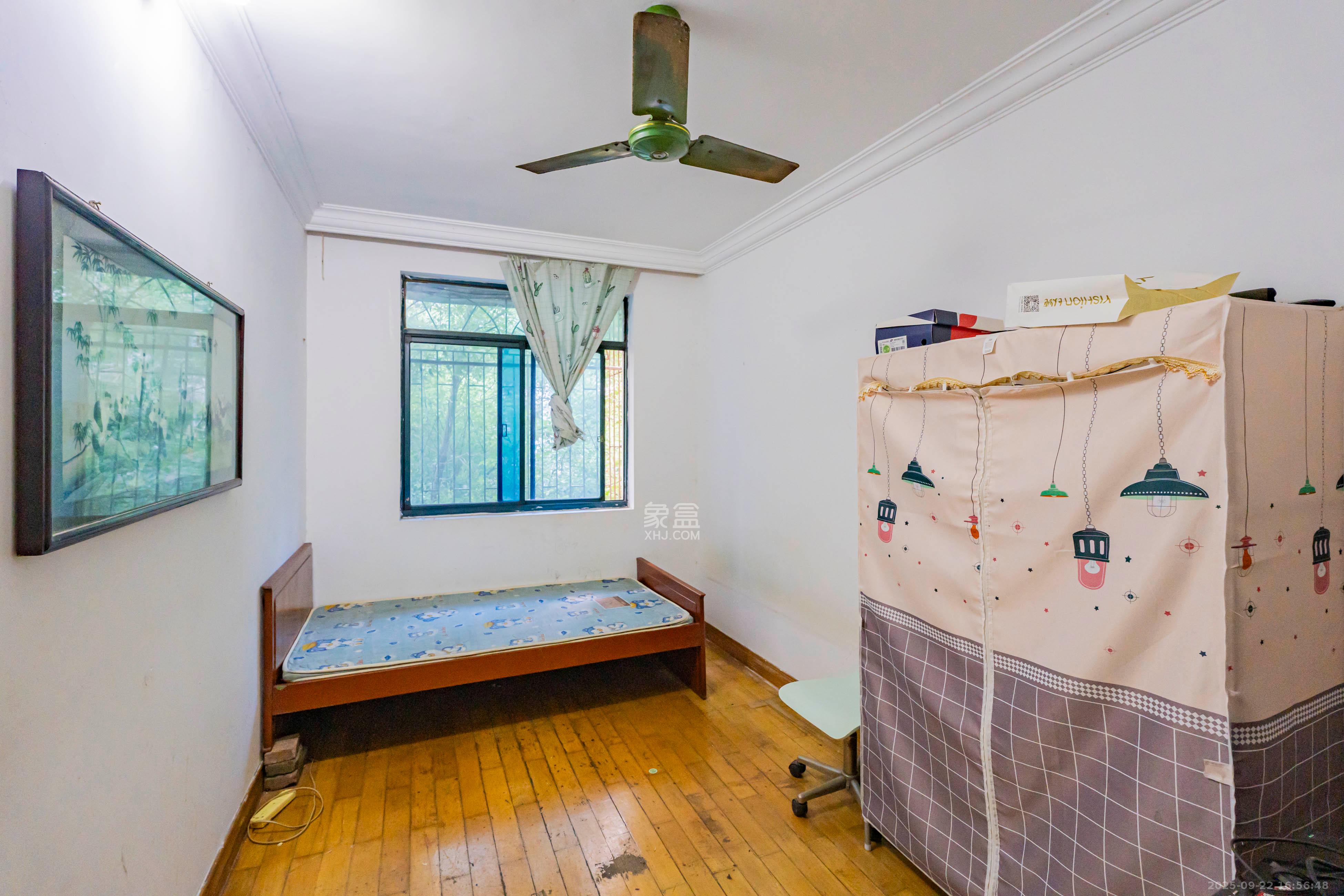 四方坪教师村 3室2厅1卫 52.0万 四方坪教师村 3室2厅1卫 52.0万卧室