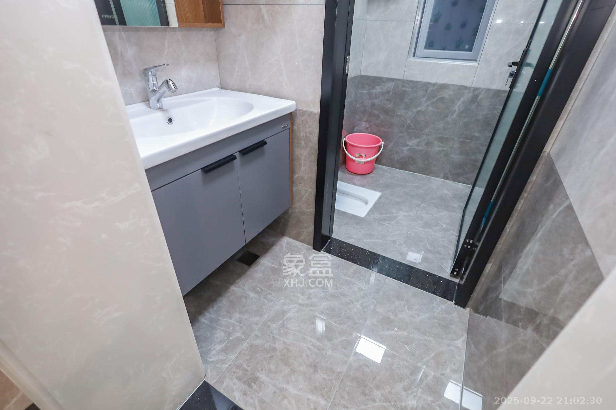 保利天禧D区 3室2厅2卫 196.0万 保利天禧D区 3室2厅2卫 196.0万卫生间