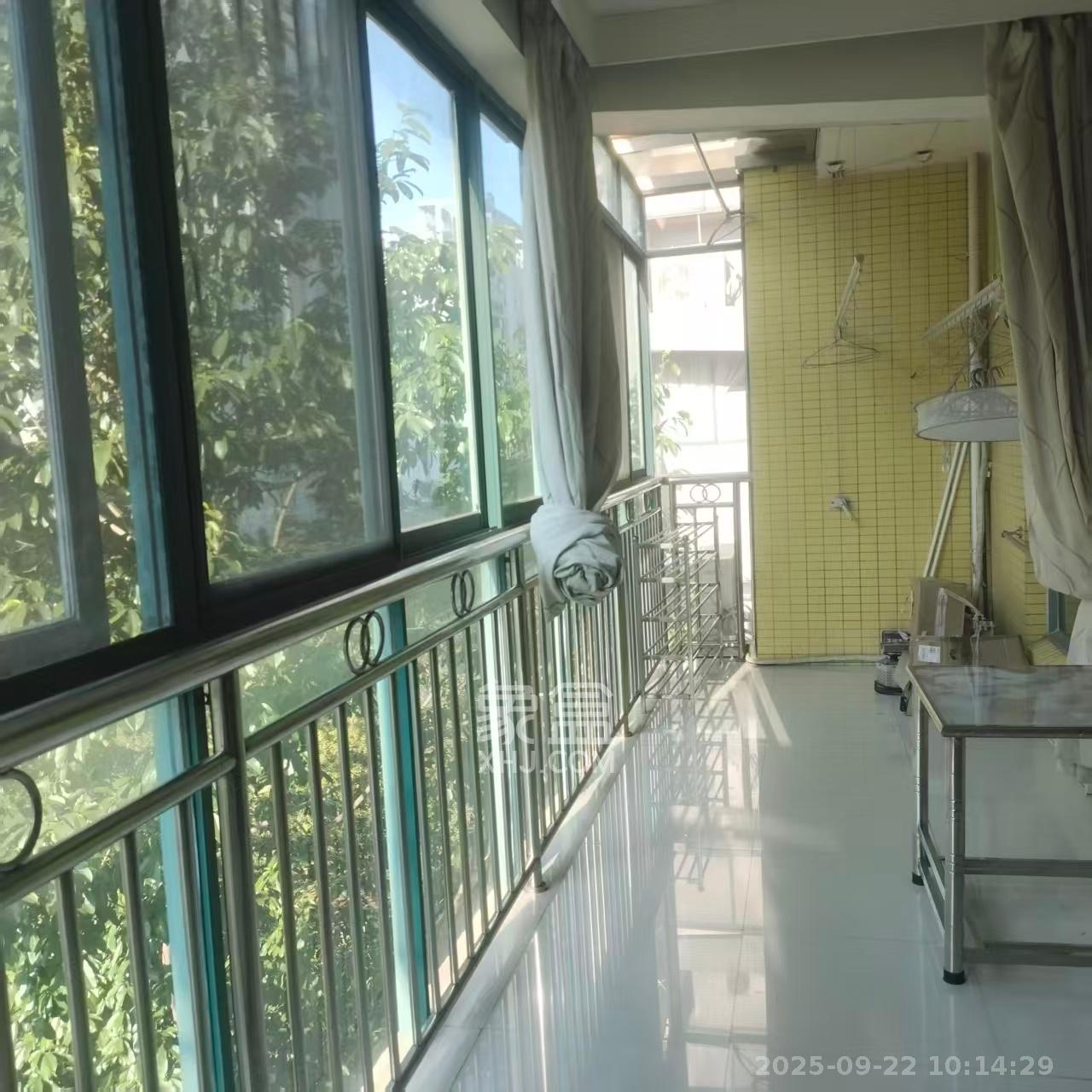 望兴景园一期  3室2厅2卫    2300.0元/月室内图