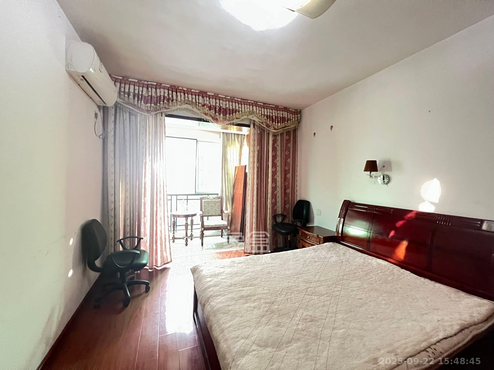 中南汽车世界  2室2厅1卫    1200.0元/月室内图