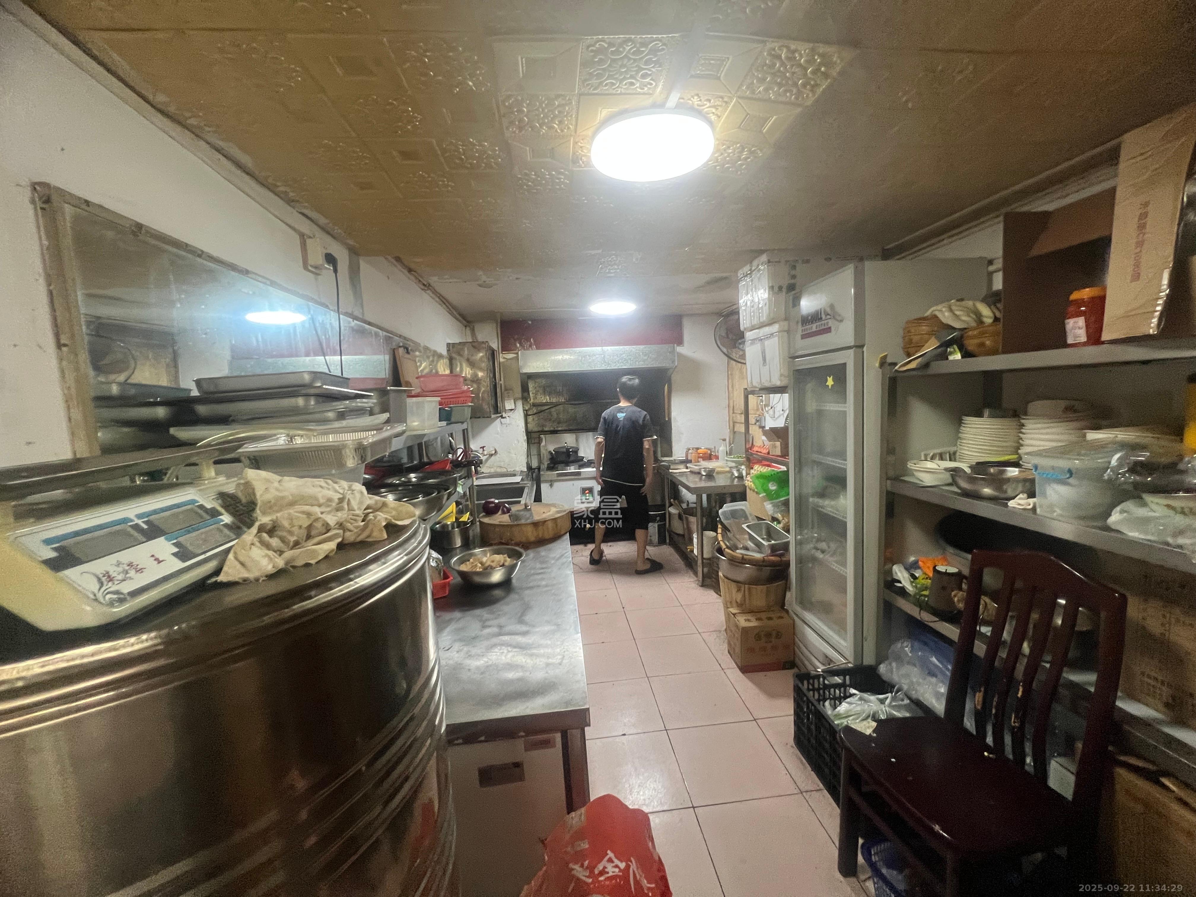 星沙三区 1室0厅0卫 2000.0元/月 星沙三区 1室0厅0卫 2000.0元/月室内图