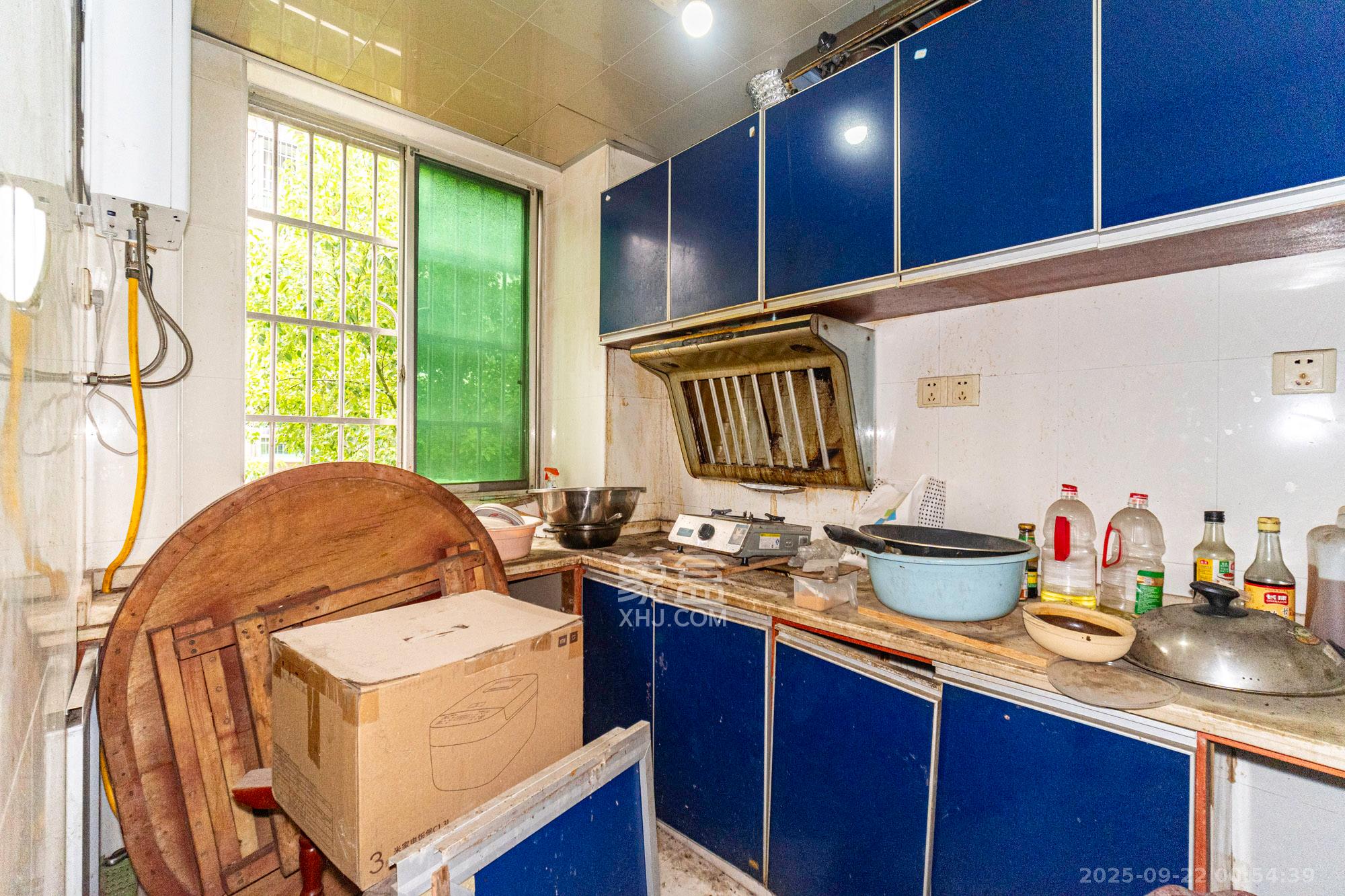 中南汽车世界  3室2厅2卫    38.8万厨房