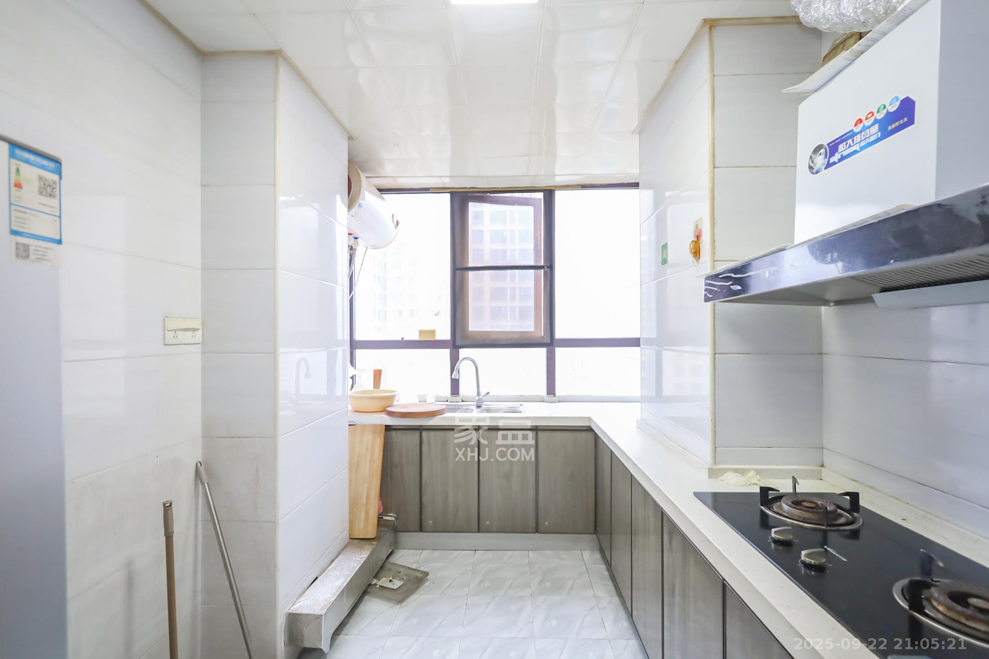 保利西海岸B区 3室2厅1卫 123.6万 保利西海岸B区 3室2厅1卫 123.6万厨房