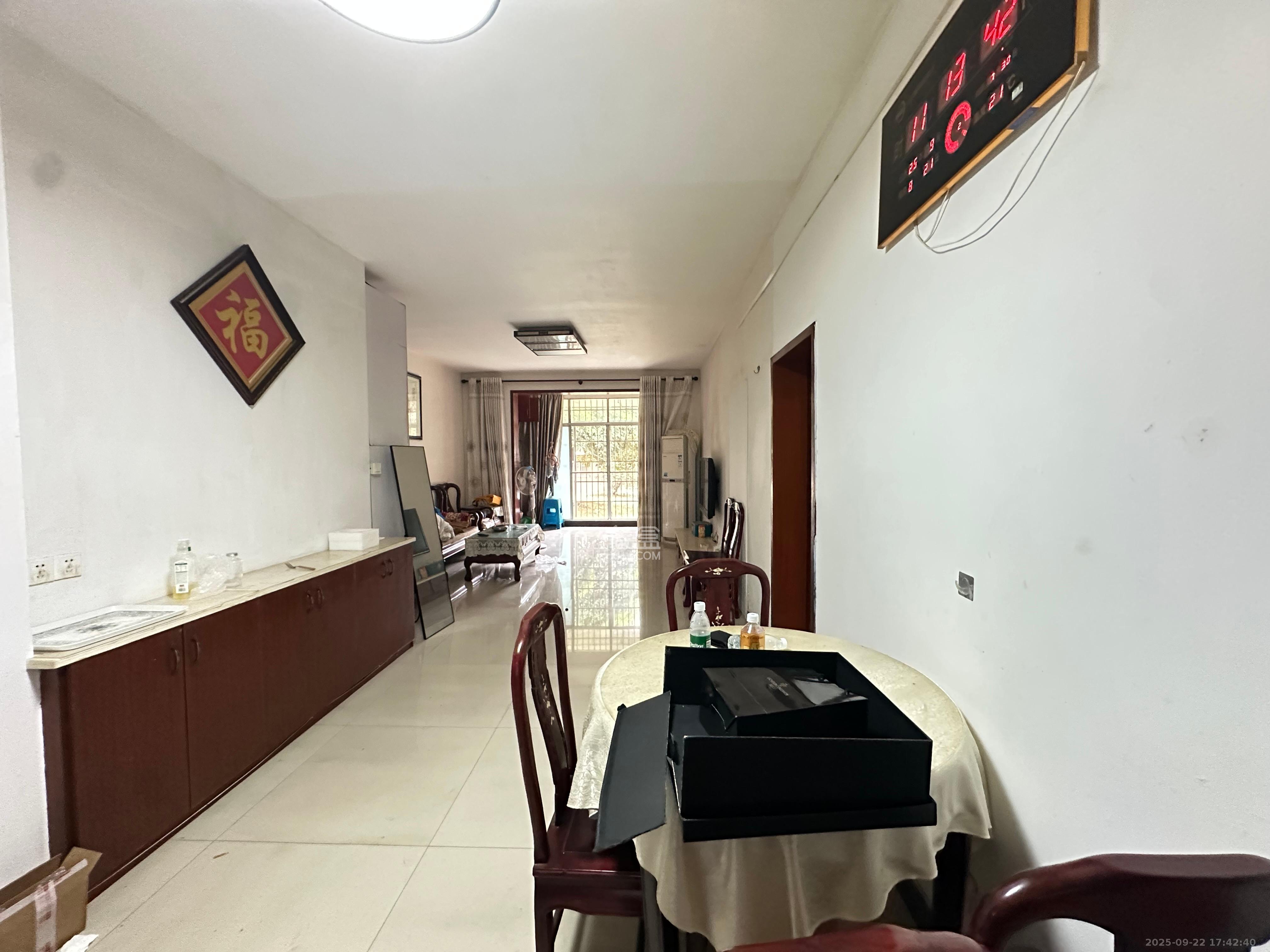 鄱阳小区 2室2厅1卫 1400.0元/月 鄱阳小区 2室2厅1卫 1400.0元/月室内图