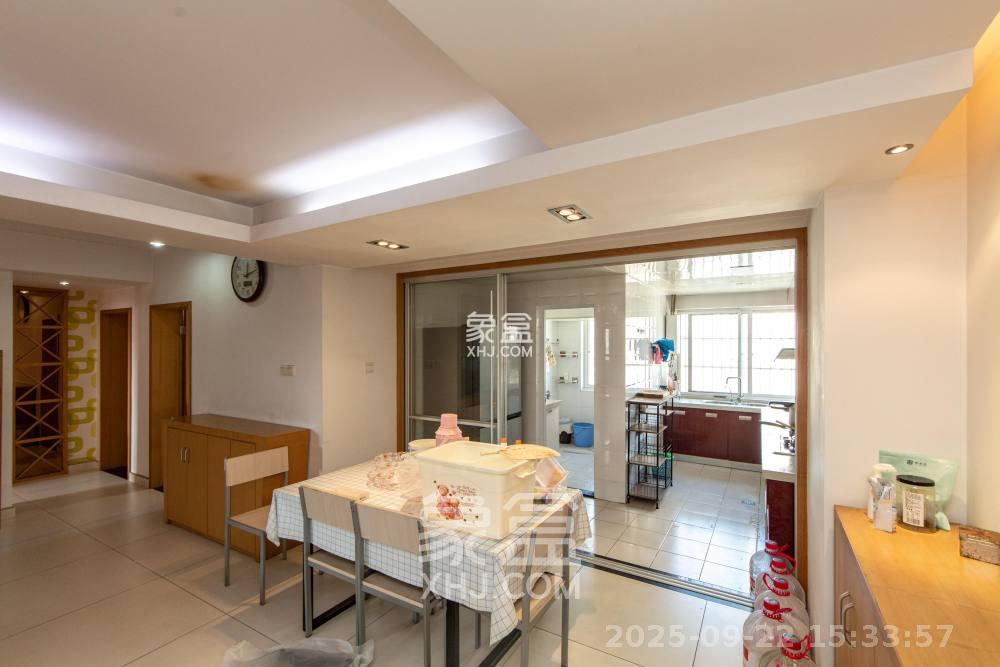 鑫兴佳园  3室2厅2卫    2400.0元/月 鑫兴佳园  3室2厅2卫    2400.0元/月室内图