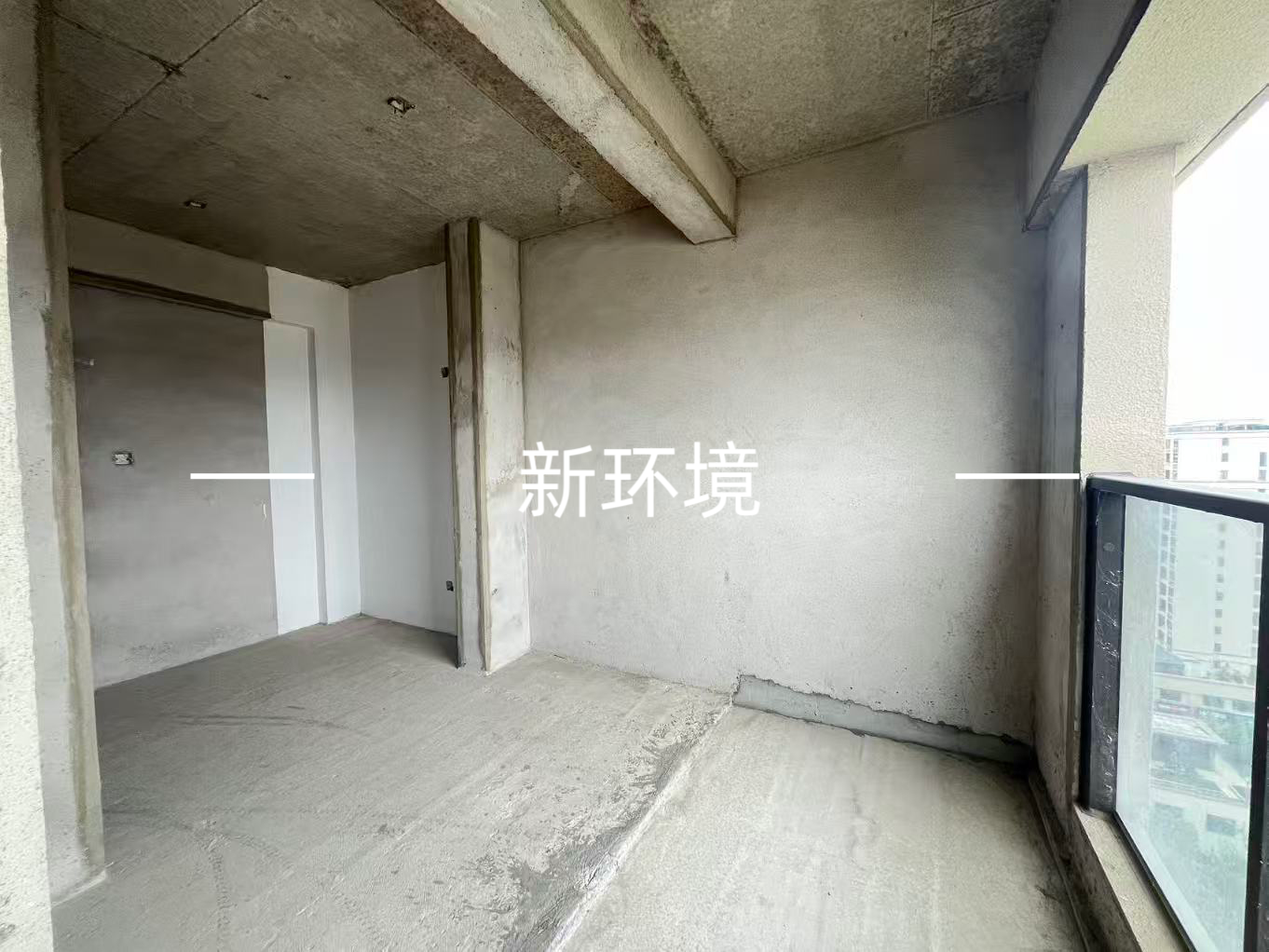 江与城  3室2厅2卫   81.50万客厅