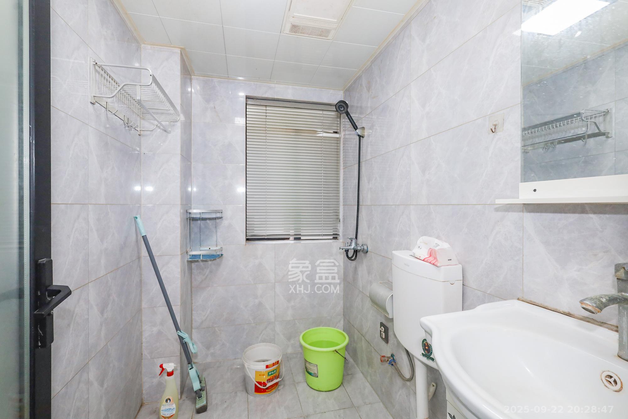 协信星澜汇 4室2厅2卫 172.0万 协信星澜汇 4室2厅2卫 172.0万卫生间