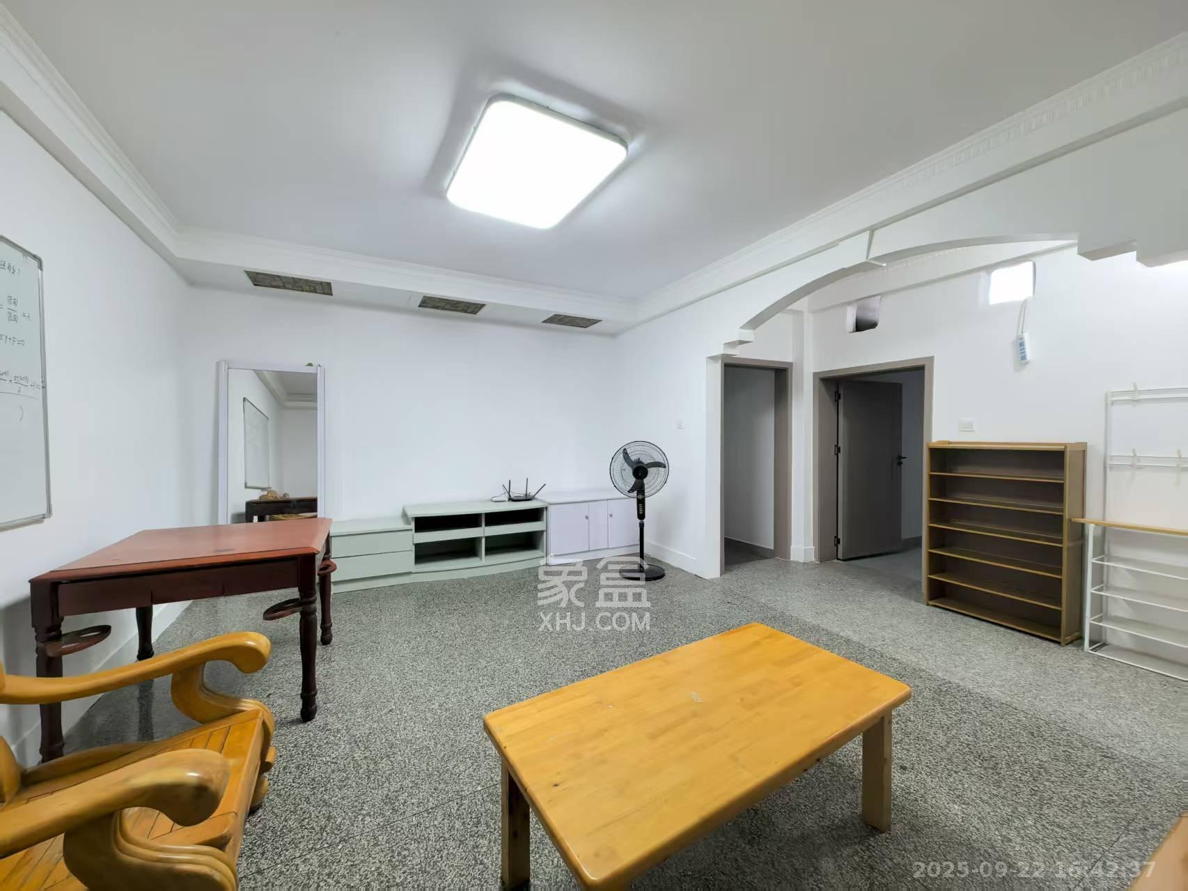 德雅路(邮电村)散盘 3室1厅1卫 2300.0元/月 德雅路(邮电村)散盘 3室1厅1卫 2300.0元/月室内图