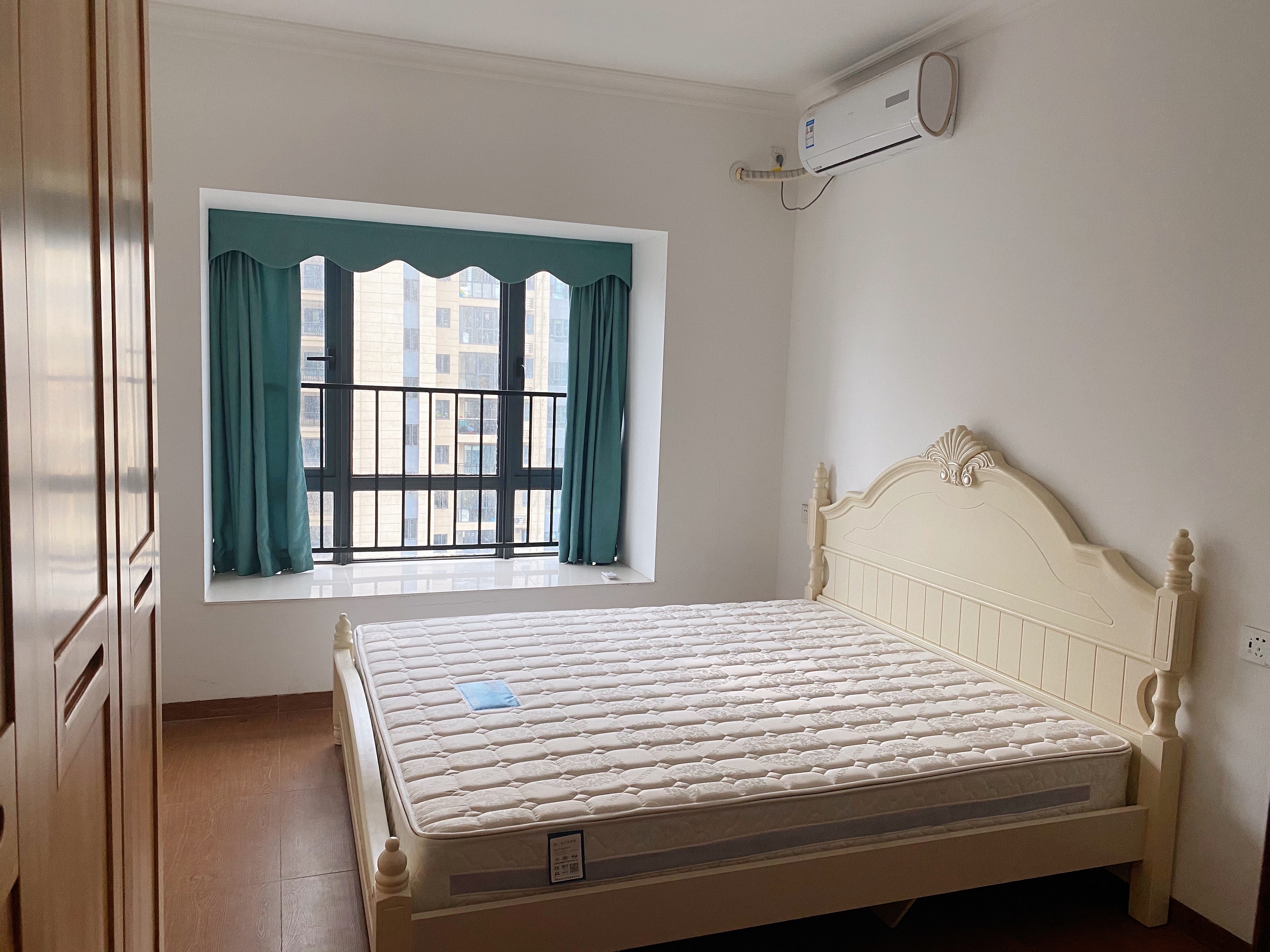 碧桂园一、二期(中央首府) 3室2厅2卫 2500.0元/月 碧桂园一、二期(中央首府) 3室2厅2卫 2500.0元/月室内图