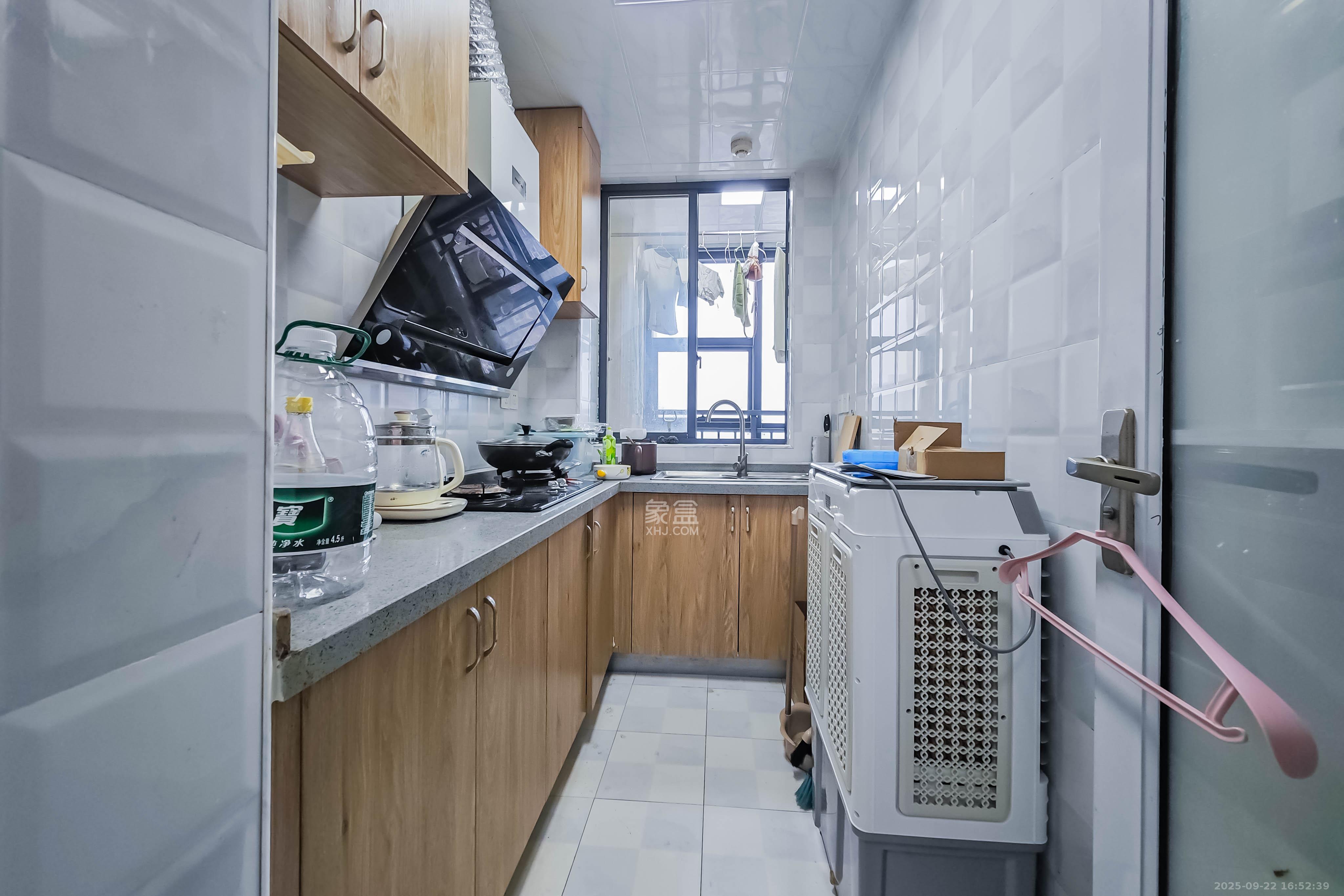 万坤图财富广场  1室1厅1卫    37.0万厨房