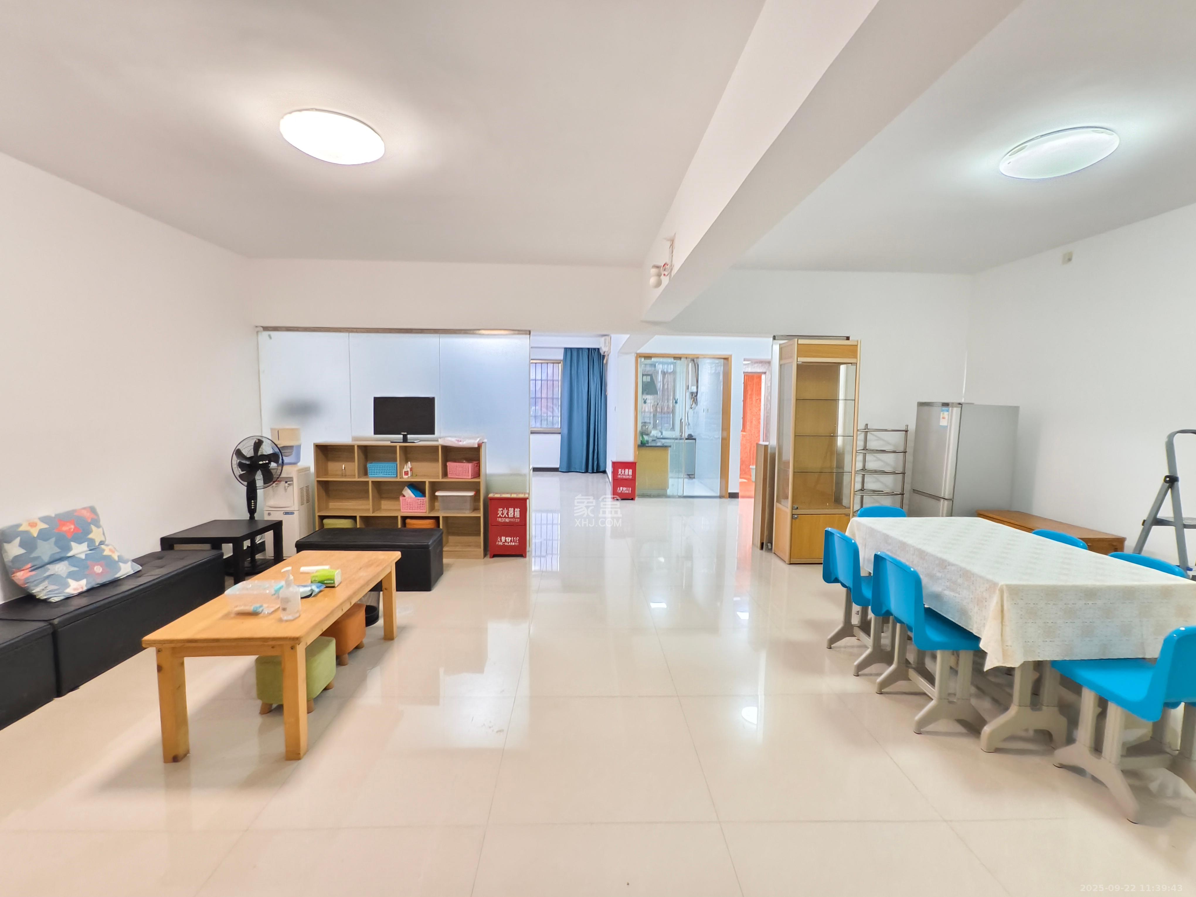 麓谷沐春园 3室2厅1卫 2280.0元/月 麓谷沐春园 3室2厅1卫 2280.0元/月室内图