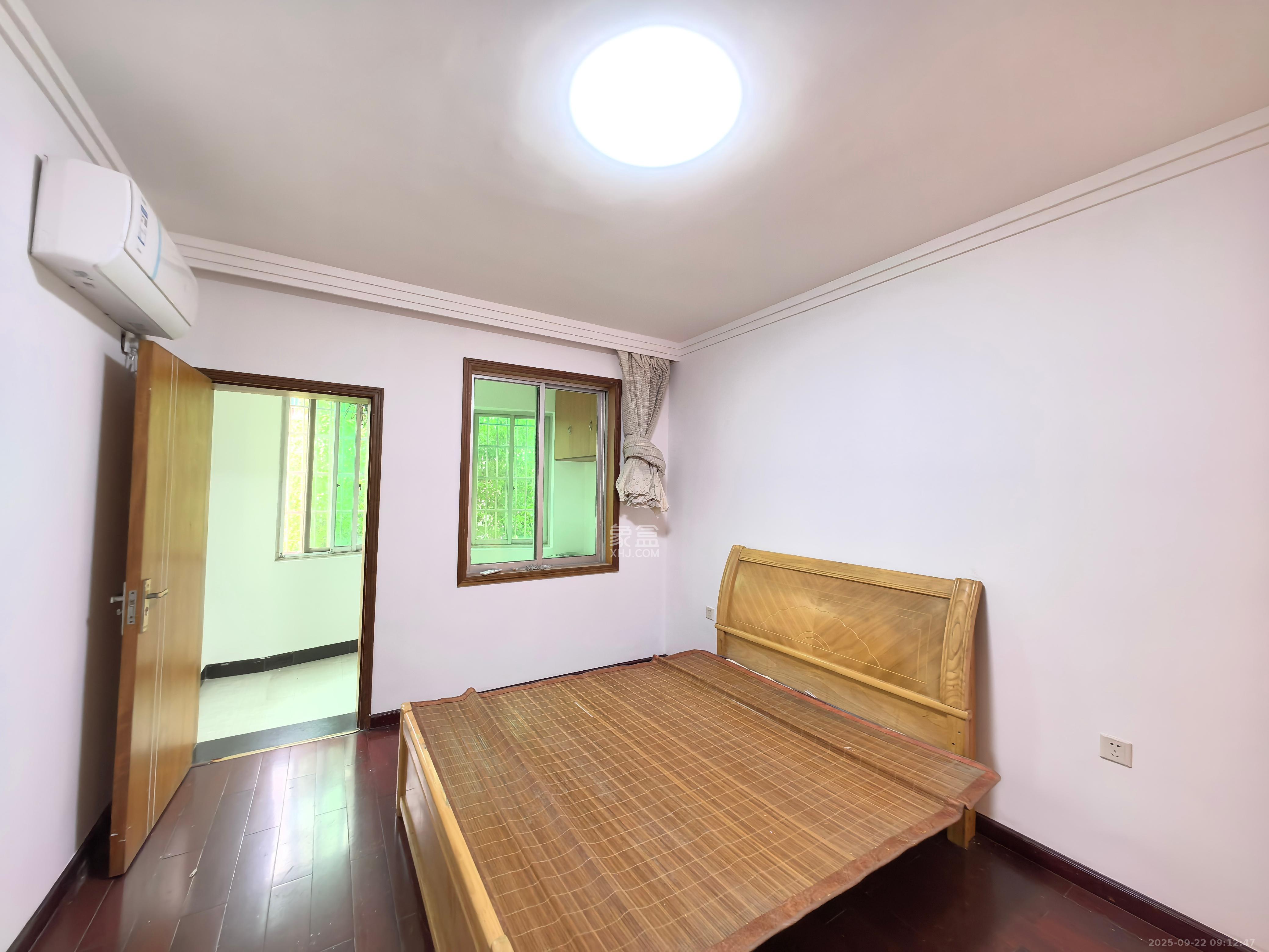 中南汽车世界  3室2厅1卫    1300.0元/月室内图