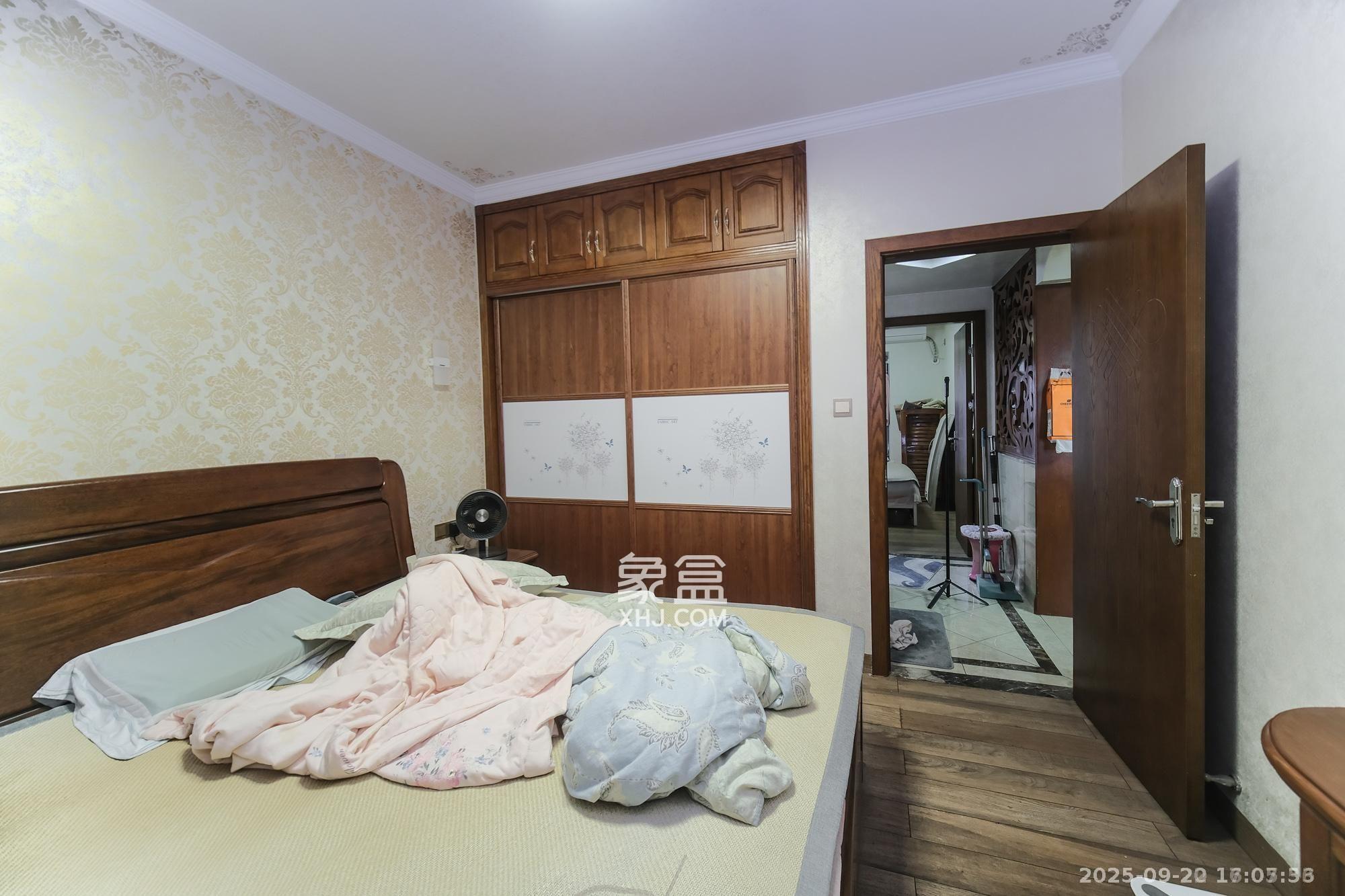 荣盛花语城 3室2厅1卫 1800.0元/月 荣盛花语城 3室2厅1卫 1800.0元/月室内图